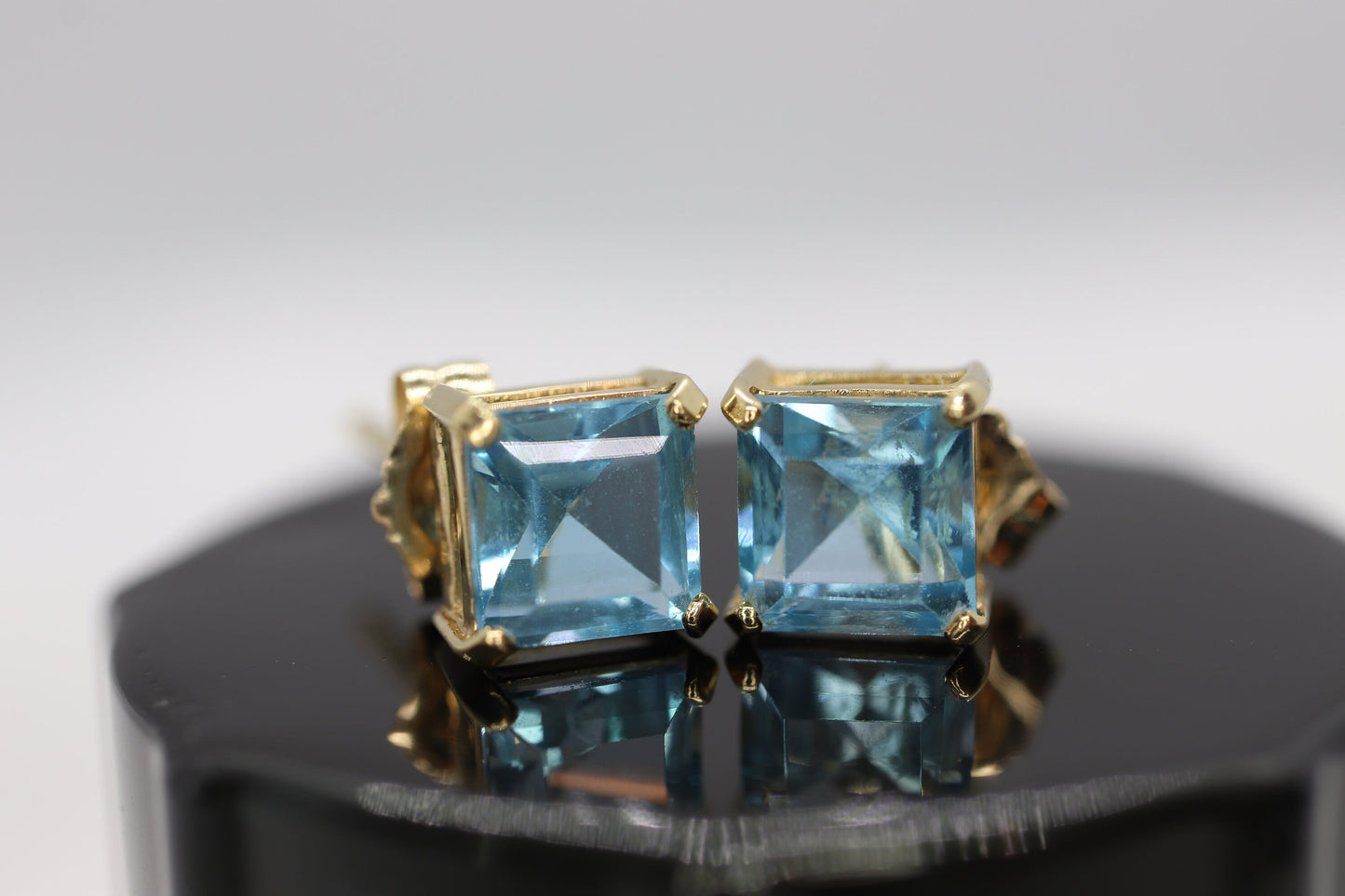 14k Blue TOPAZ Princess cut stud earrings. Blue Topaz Studs. st(24/92)