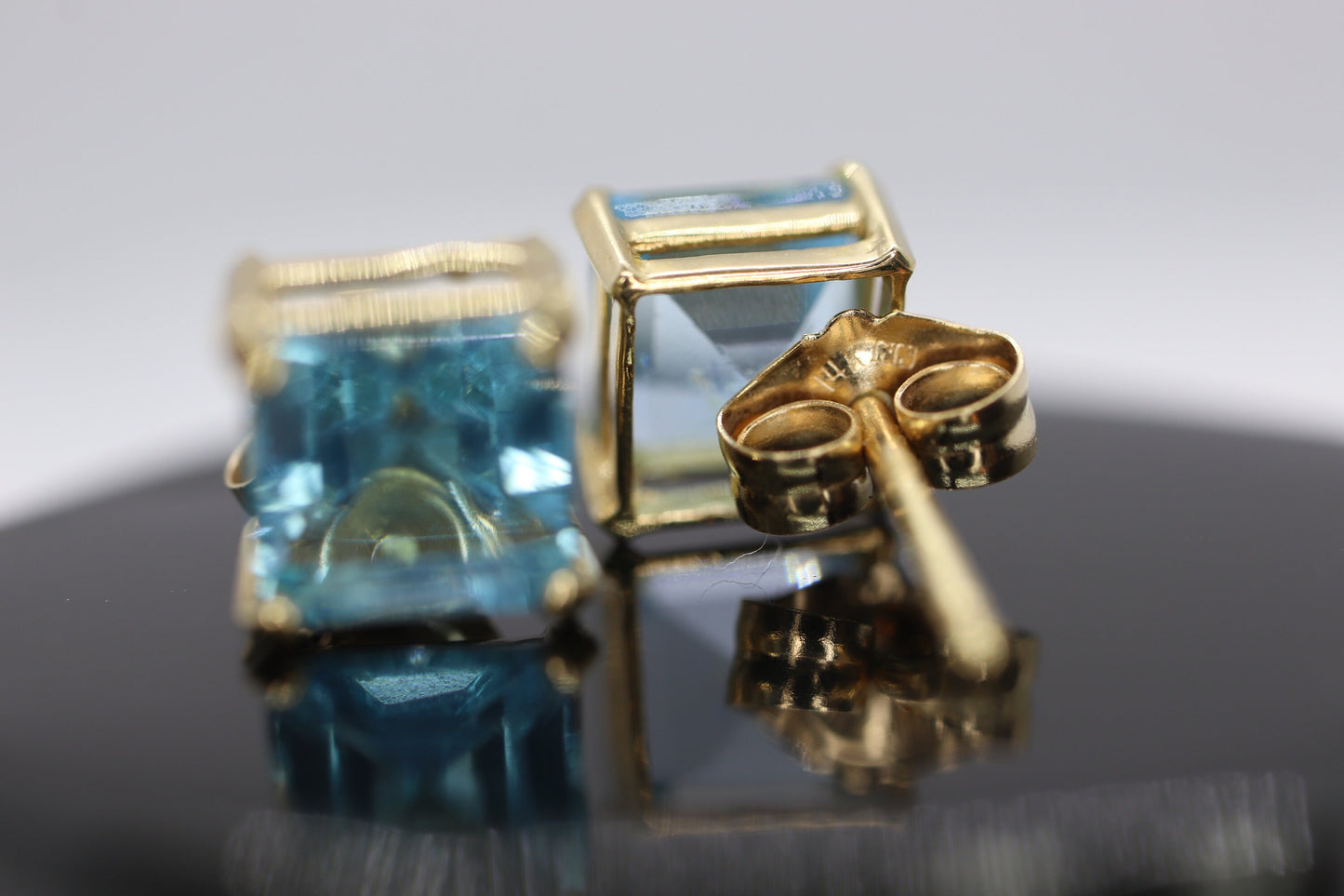 14k Blue TOPAZ Princess cut stud earrings. Blue Topaz Studs. st(24/92)