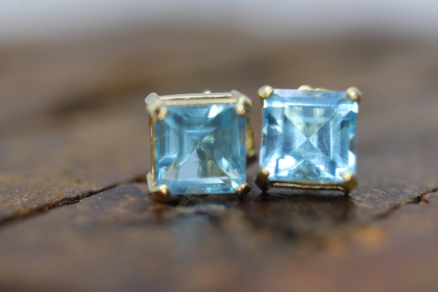 14k Blue TOPAZ Princess cut stud earrings. Blue Topaz Studs. st(24/92)