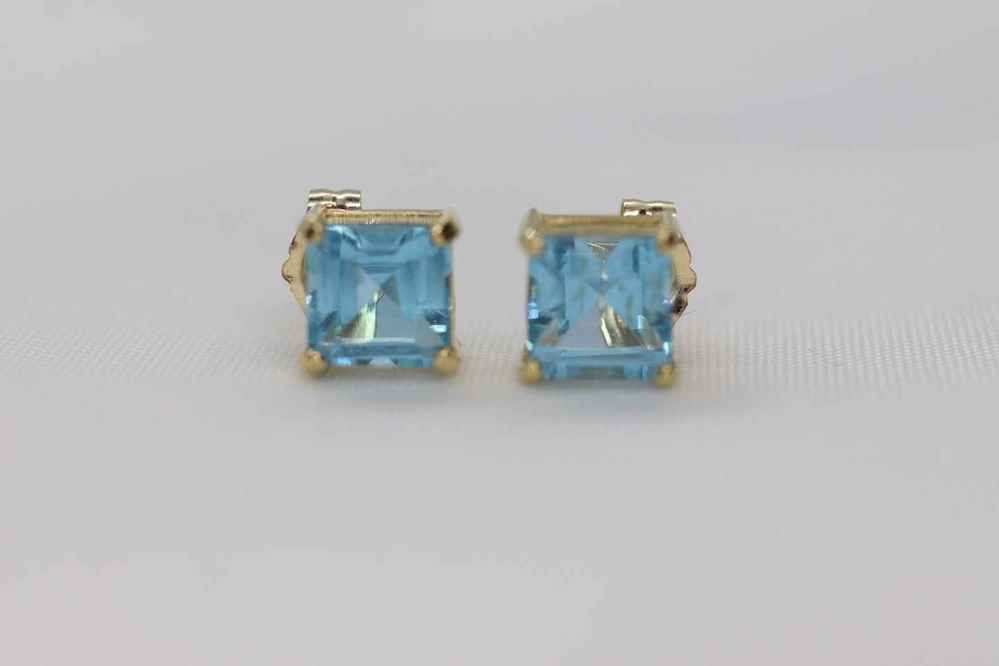 14k Blue TOPAZ Princess cut stud earrings. Blue Topaz Studs. st(24/92)