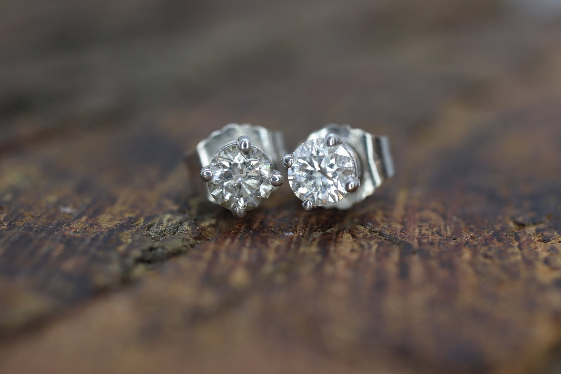 14k Diamond studs 14k gold earrings. 14k White Gold Diamond Solitaire earrings. st(80/50(22)