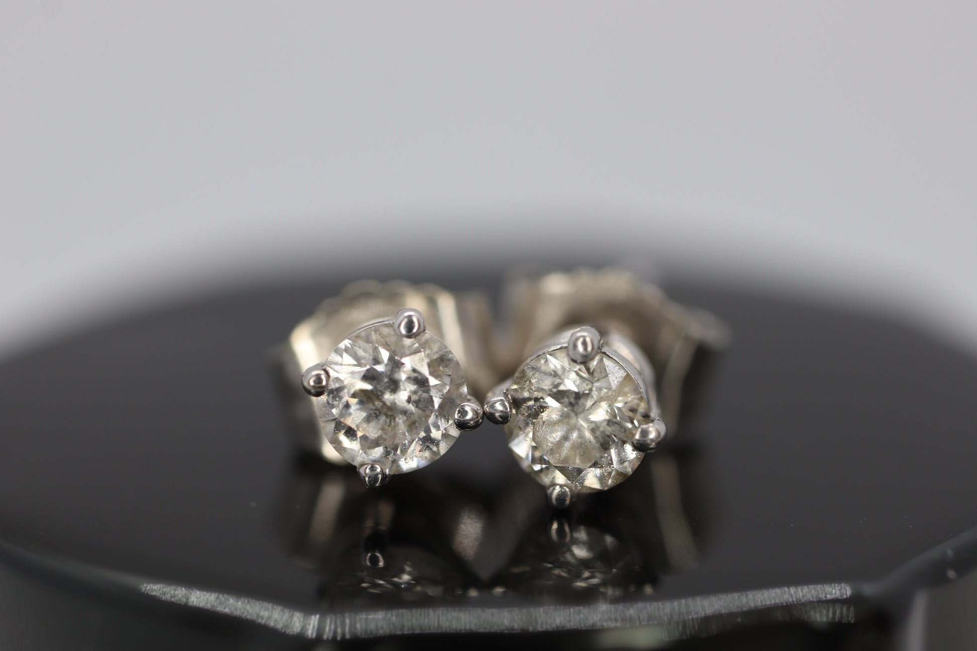 14k Diamond studs 14k gold earrings. 14k White Gold Diamond Solitaire earrings. st(80/50(22)