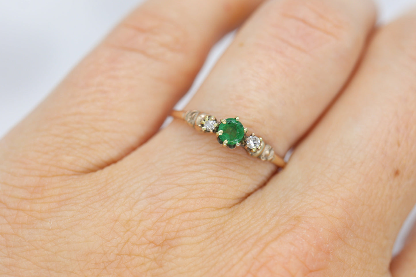 Antique 10k Victorian Emerald and Diamond Claw set ring. Antique dainty emerald diamond ring. st(172/50)