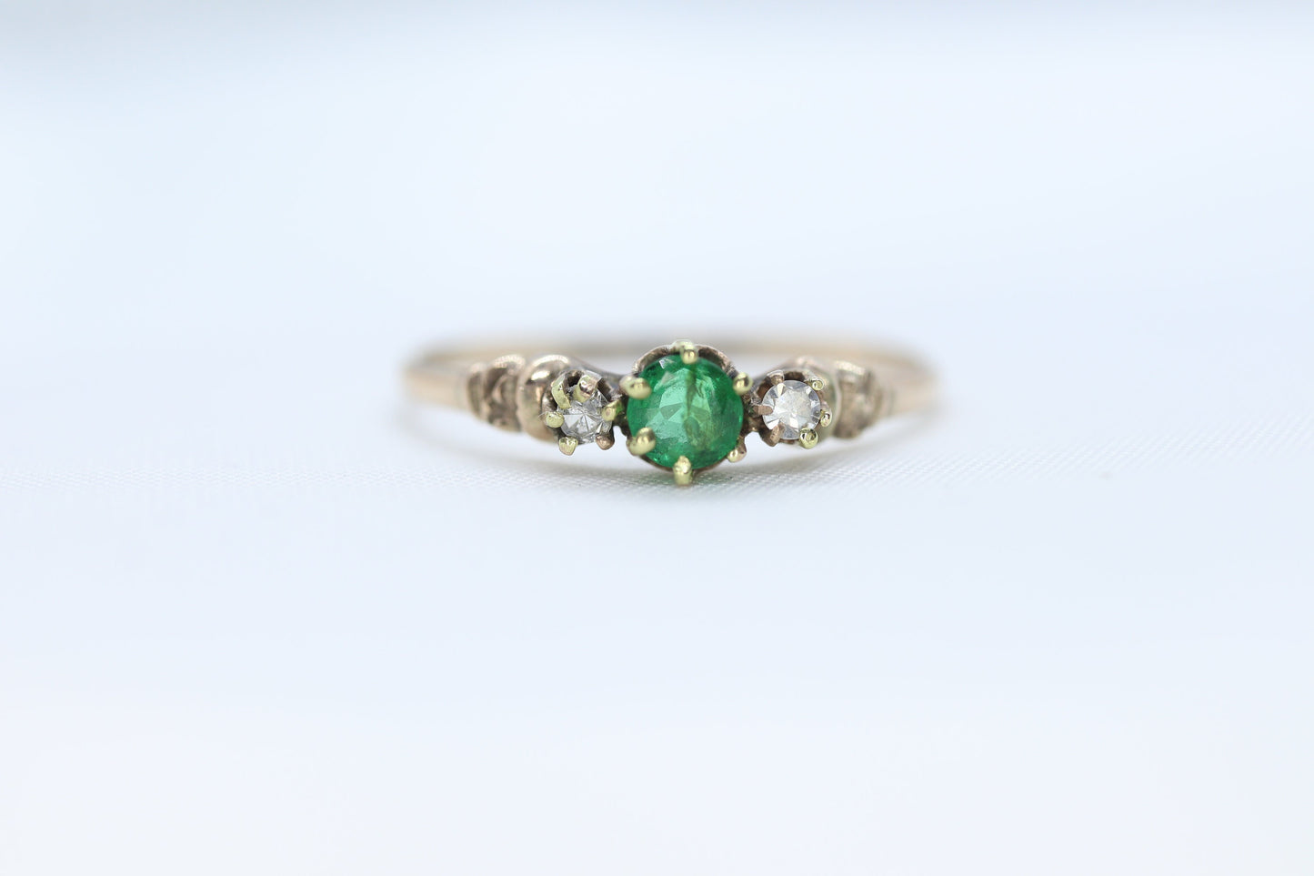 Antique 10k Victorian Emerald and Diamond Claw set ring. Antique dainty emerald diamond ring. st(172/50)