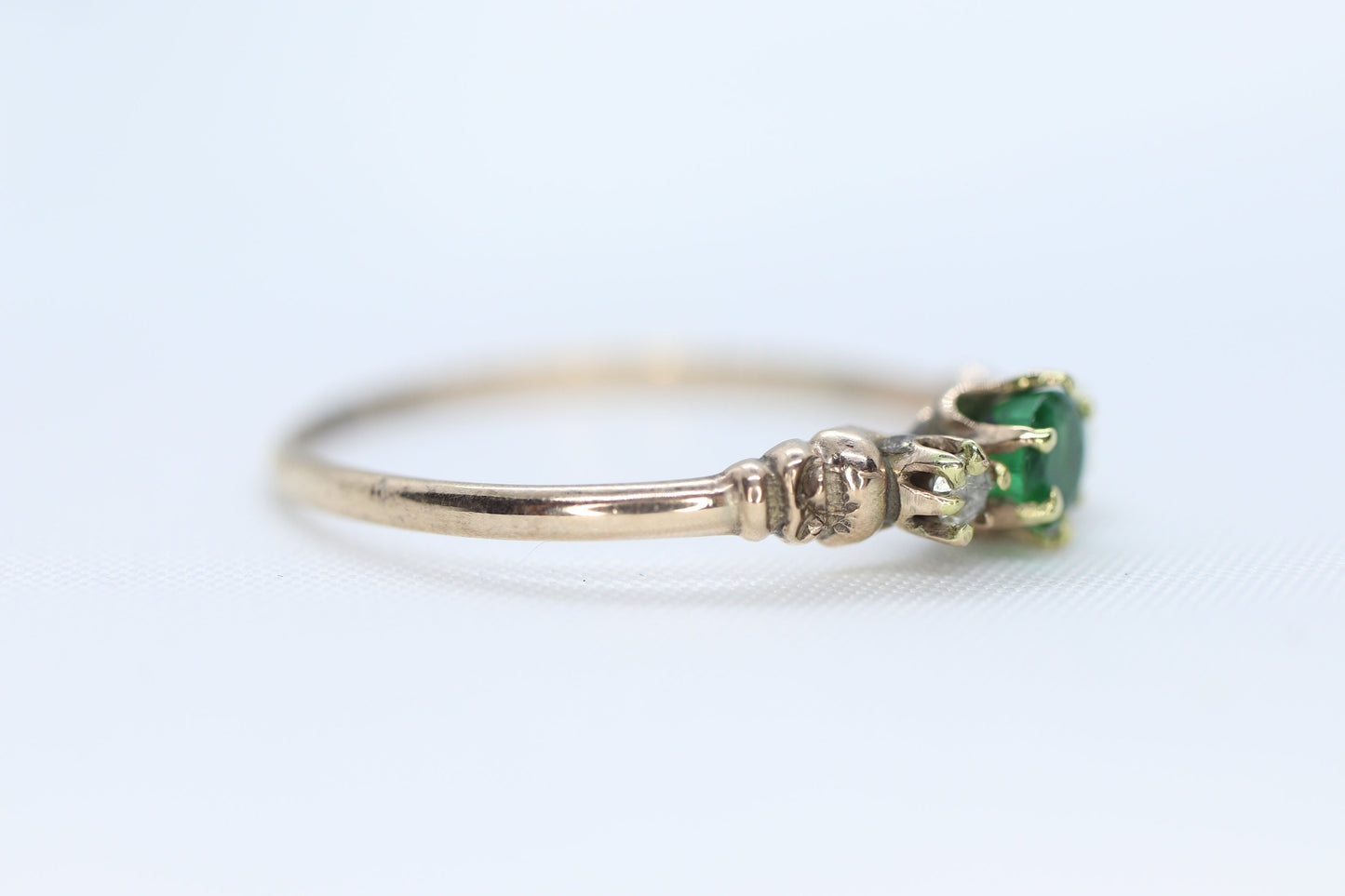 Antique 10k Victorian Emerald and Diamond Claw set ring. Antique dainty emerald diamond ring. st(172/50)