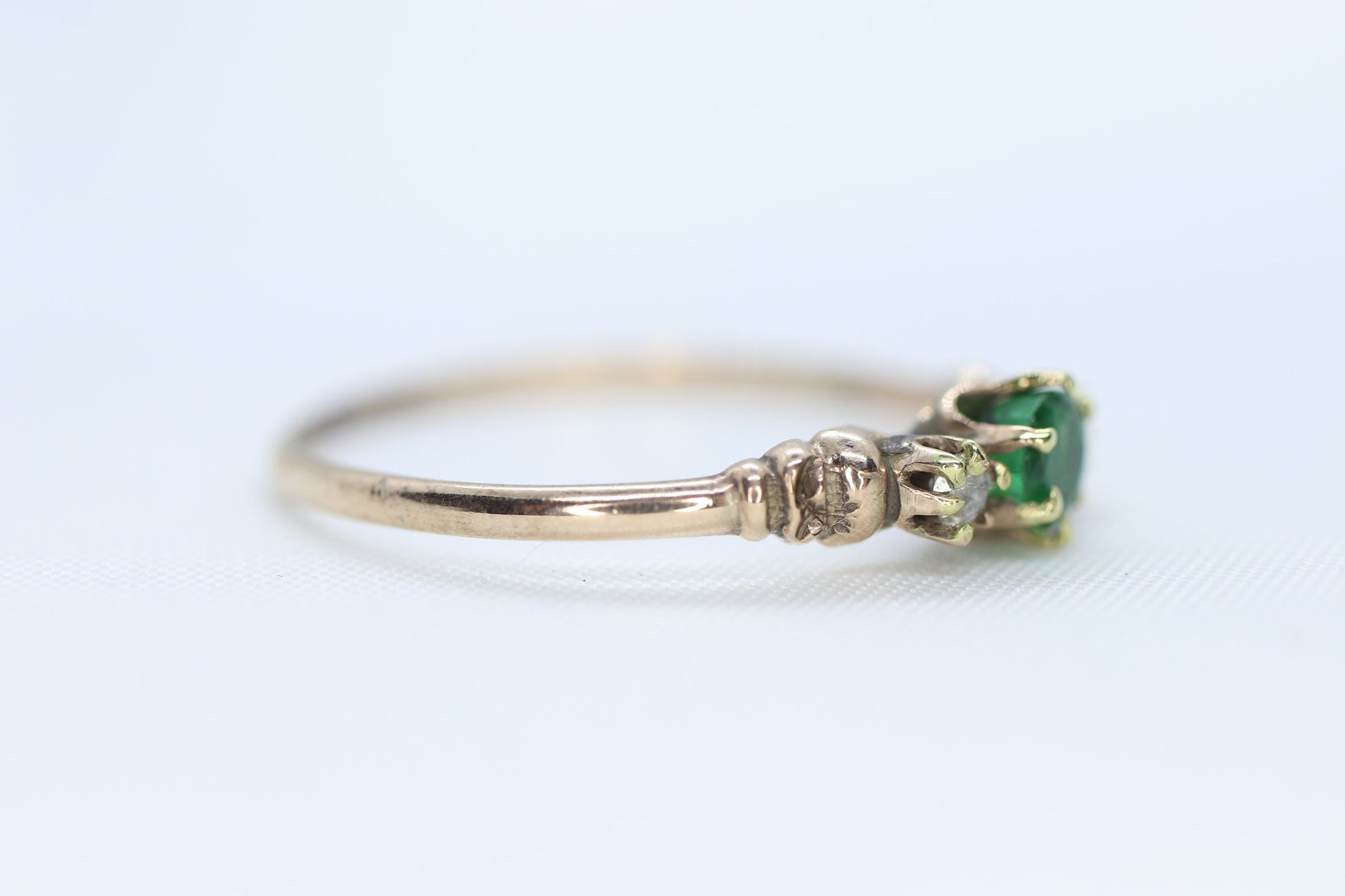 Antique 10k Victorian Emerald and Diamond Claw set ring. Antique dainty emerald diamond ring. st(172/50)