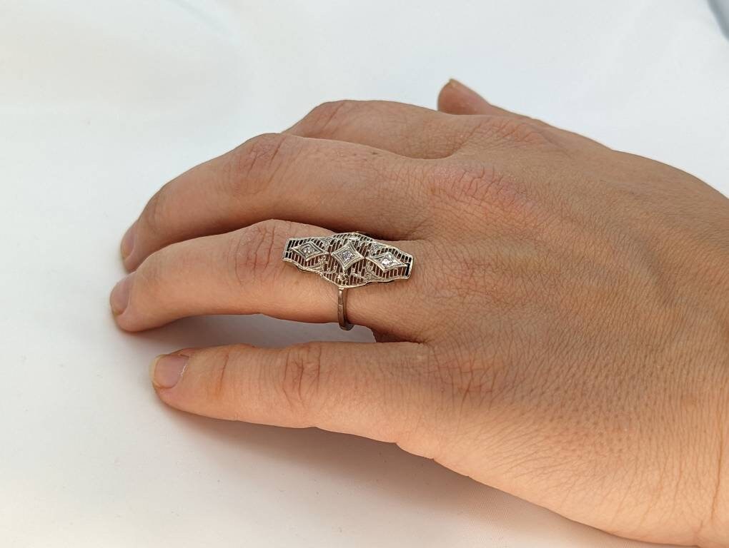 10k Filigree three diamond shield ring. 10k Art Deco trio triple diamond shield ring. st(138)