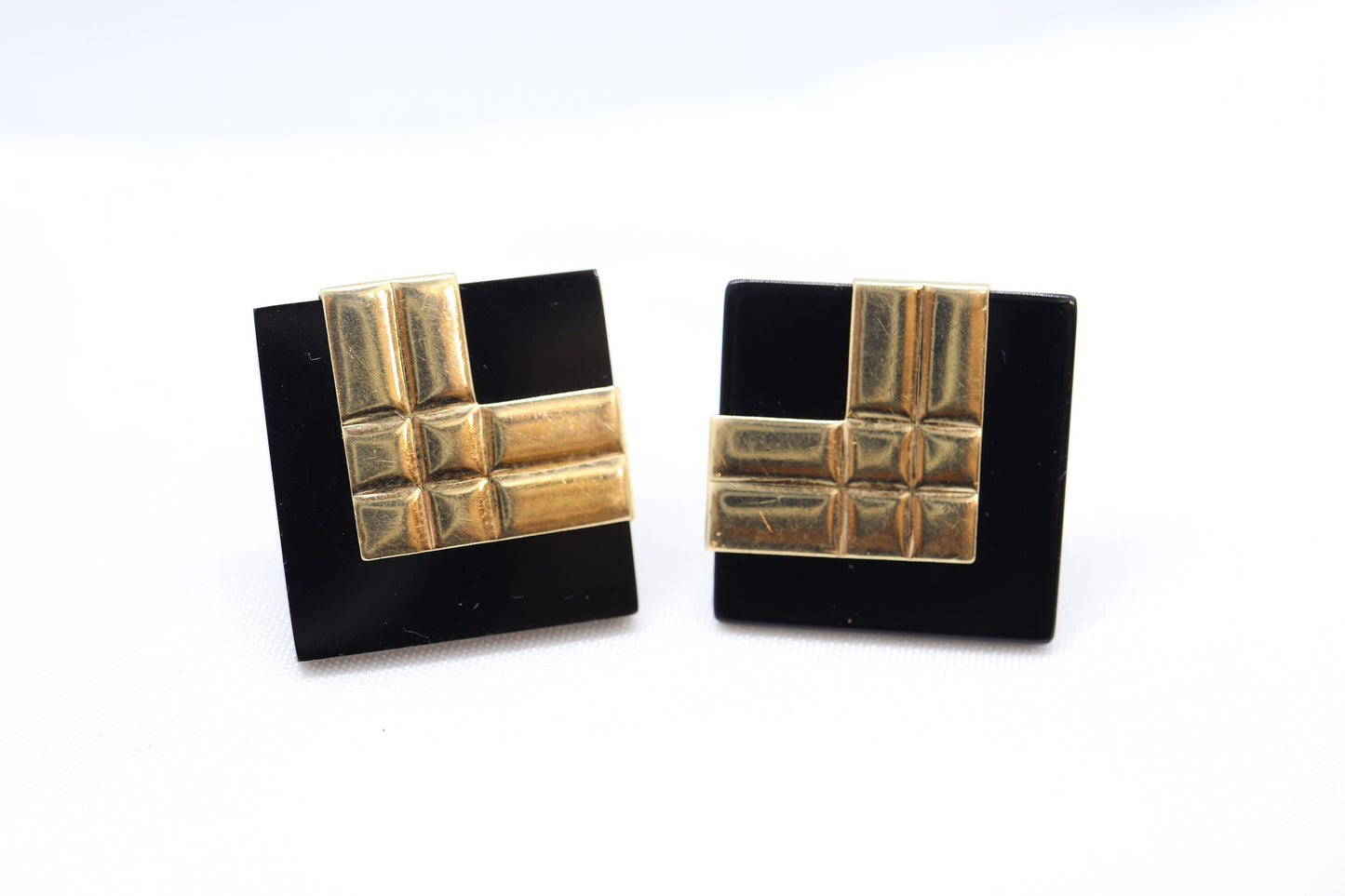 14k Carved Onyx Square Earrings. 14k Peter Brams Carved Gemstone Stud PBD earrings. st(51/75)