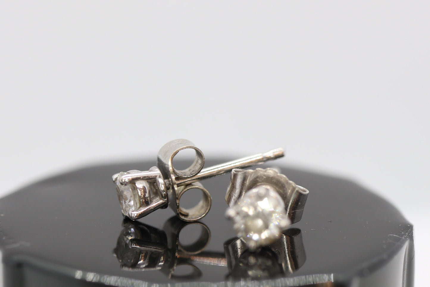 14k Diamond studs 14k gold earrings. 14k White Gold Diamond Solitaire earrings. st(80/50(22)