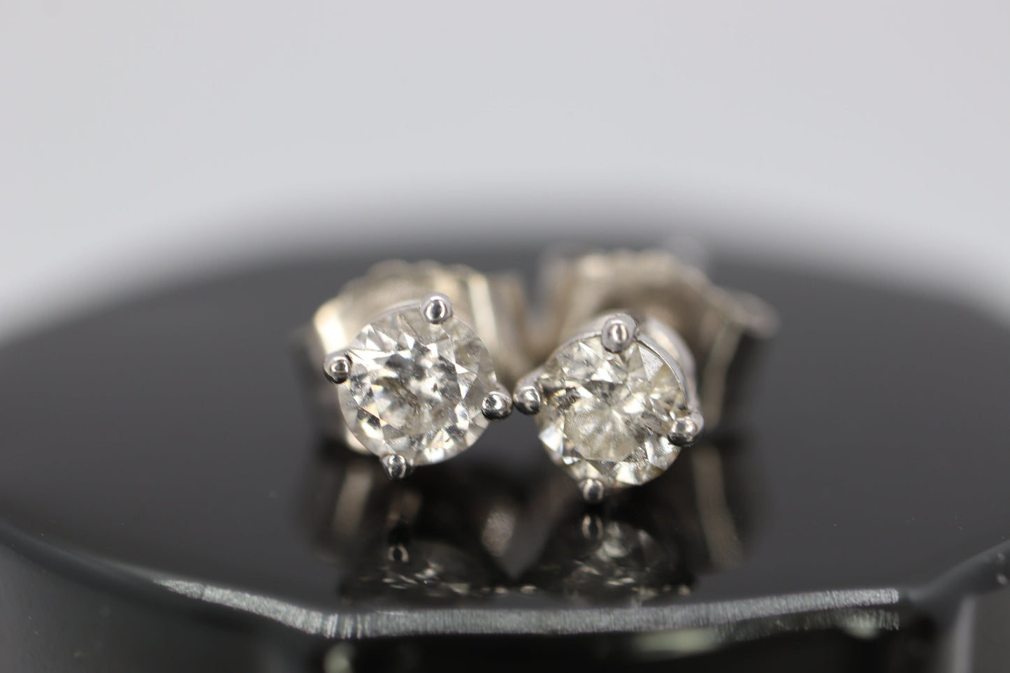 14k Diamond studs 14k gold earrings. 14k White Gold Diamond Solitaire earrings. st(80/50(22)