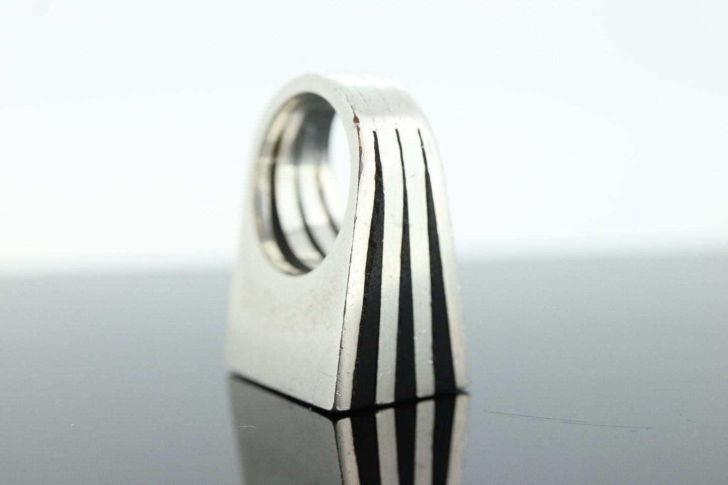 PUIG DORIA MODERNIST Ebony and sterling Silver 925 Heavy Square Signet Rings. (st114)