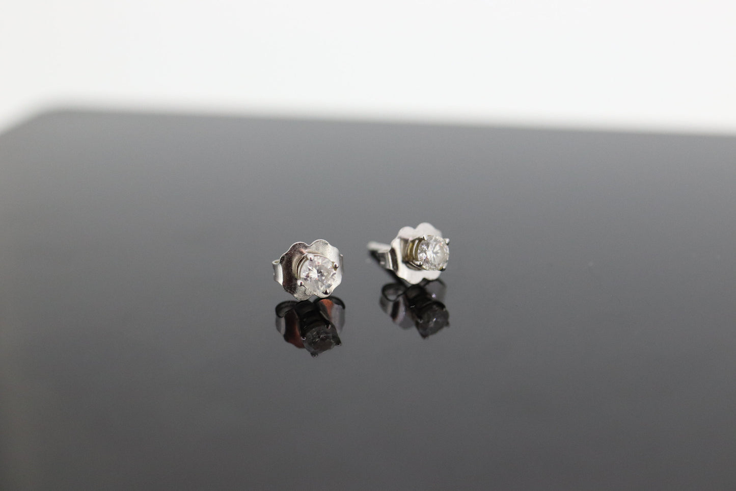 14k Diamond studs 14k gold earrings. 14k White Gold Diamond Solitaire earrings. st(80/50(33)