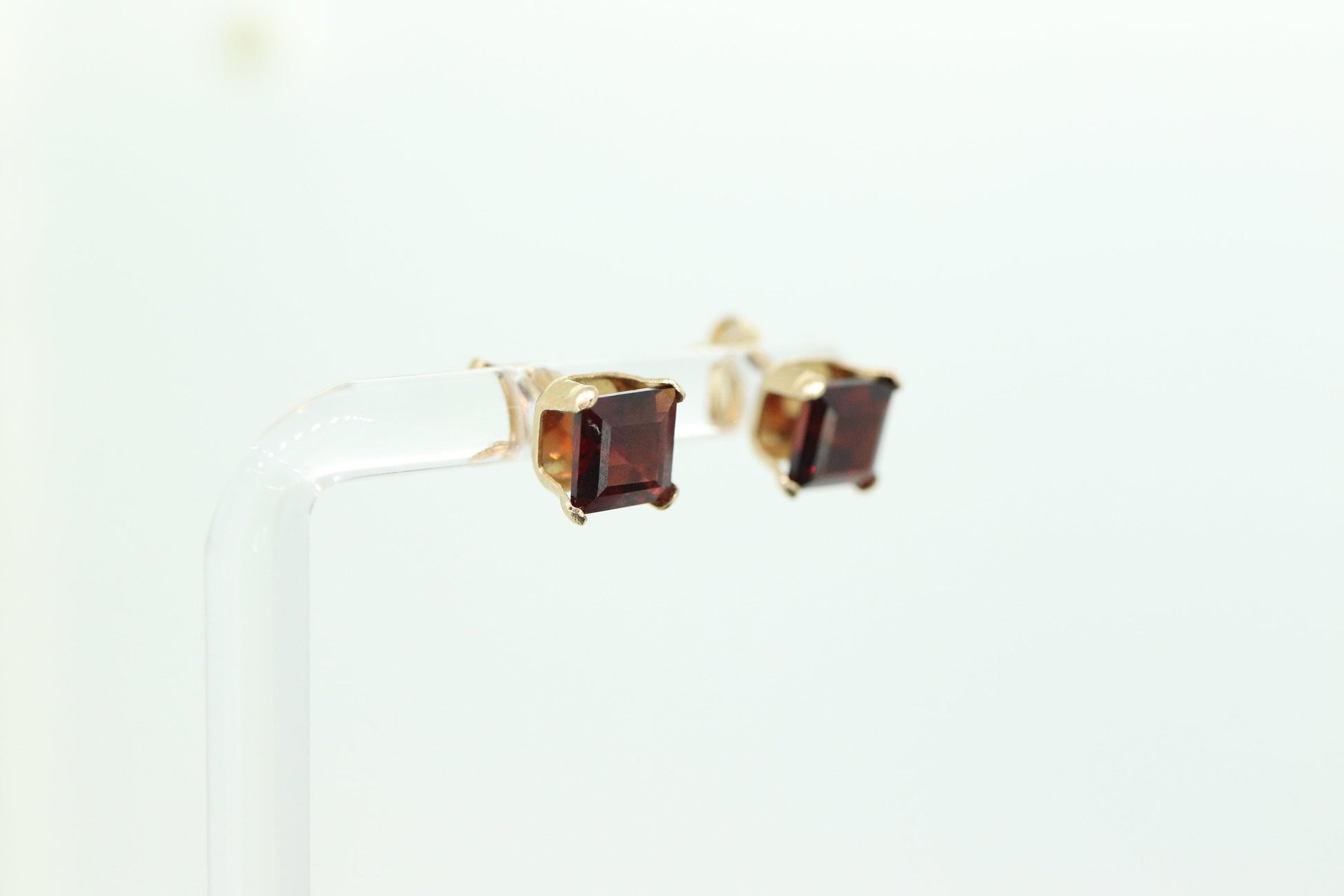 Princess GARNET 14k Gold Stud Earrings. Square Garnet studs earrings. (st67)