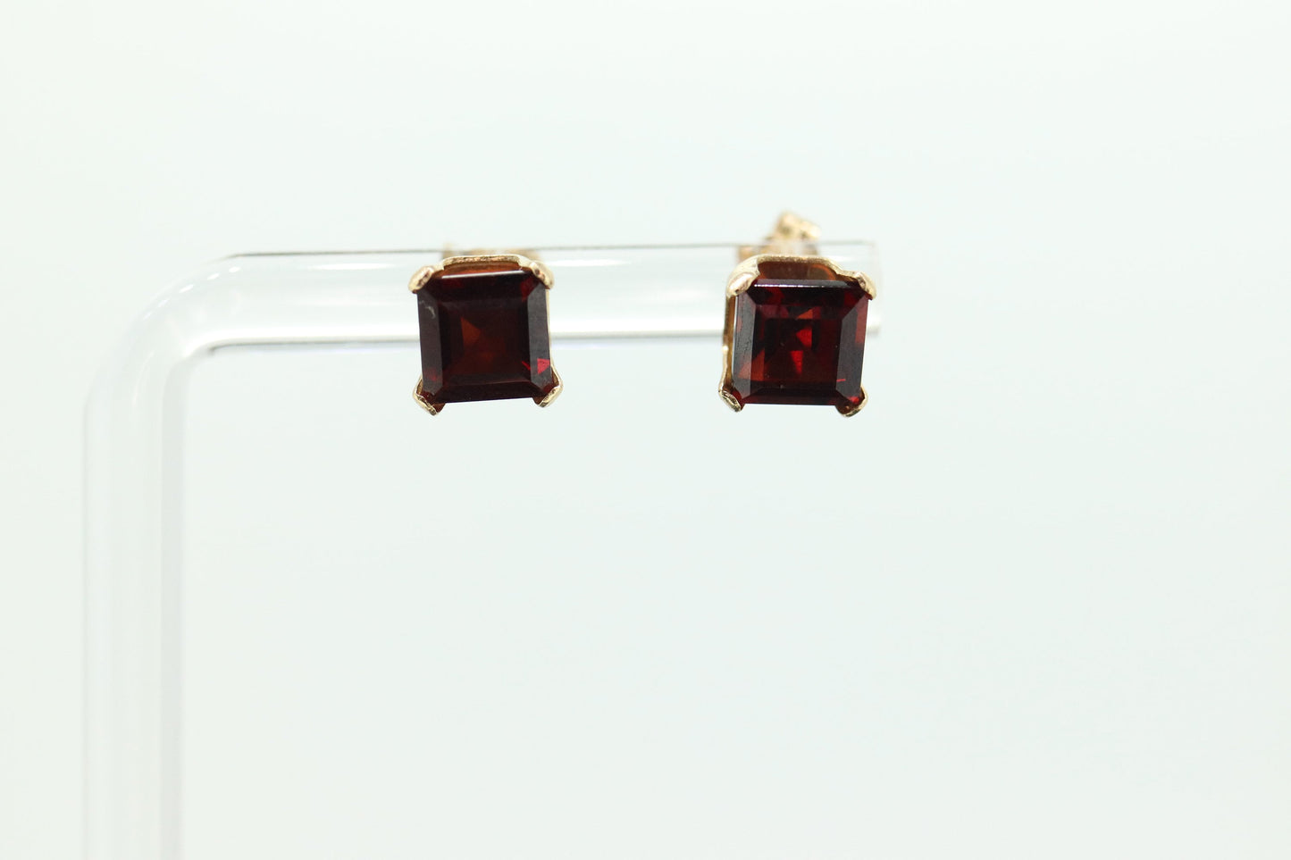 Princess GARNET 14k Gold Stud Earrings. Square Garnet studs earrings. (st67)