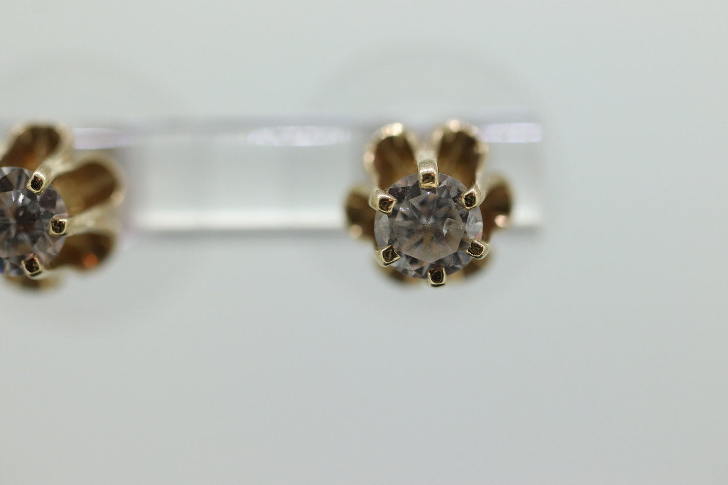 14k Buttercup 1/2ct Diamond stud earrings. 14k Yellow Gold Buttercup victorian claw Stud solitaire earrings st(138)