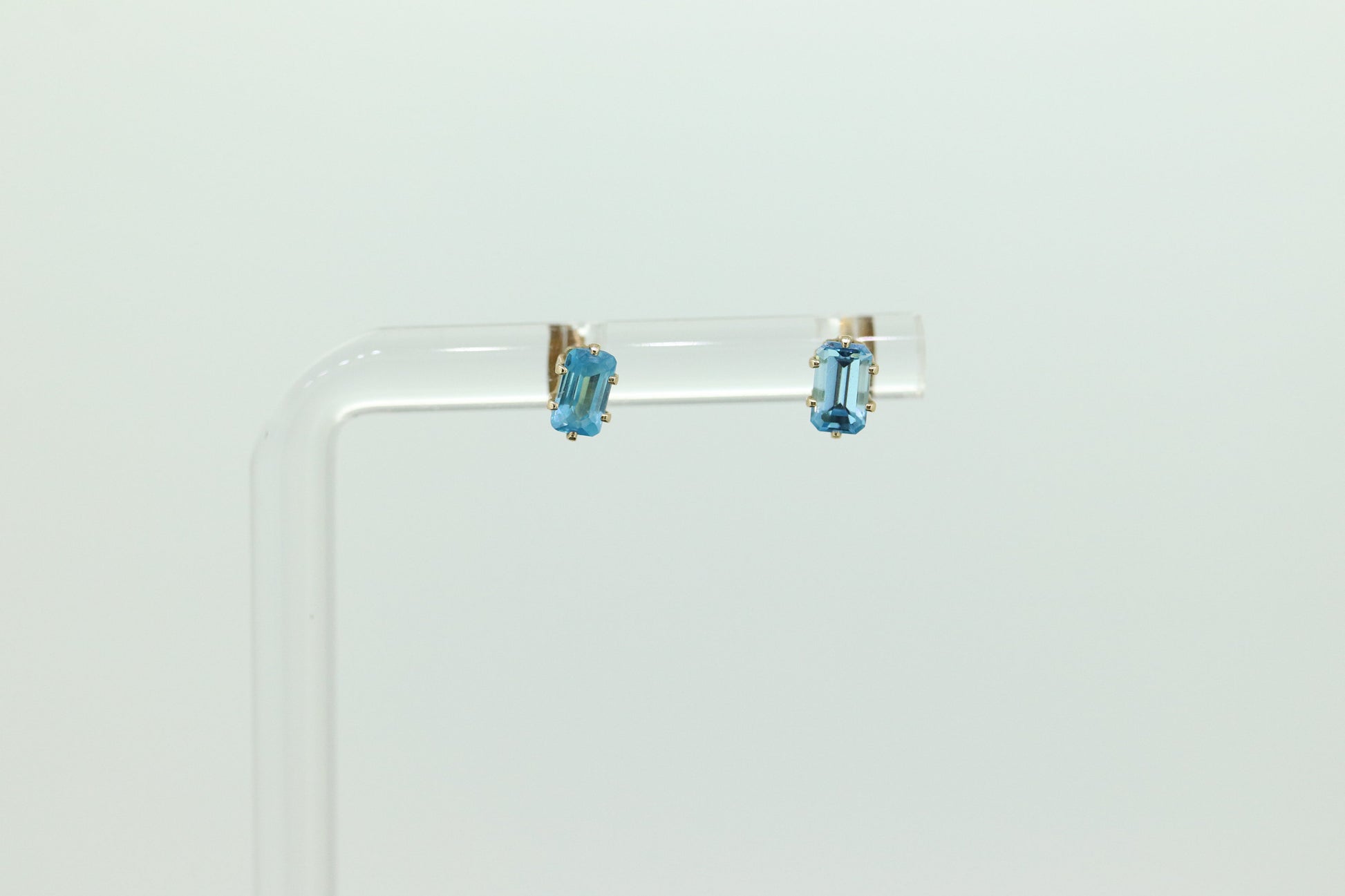 14k Blue TOPAZ Rectangle cut stud earrings. Dainty Blue Topaz Studs. st(40)