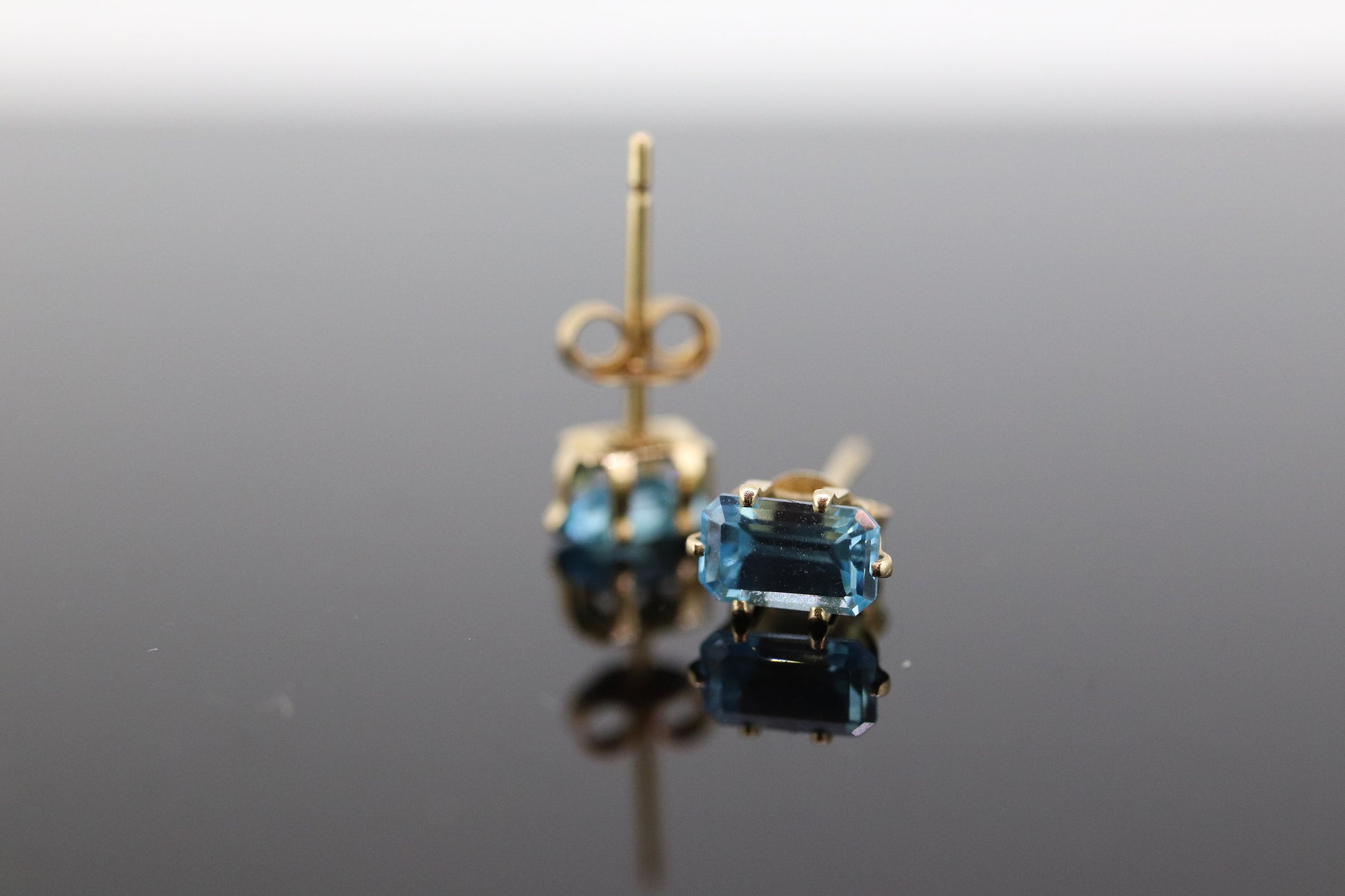 14k Blue TOPAZ Rectangle cut stud earrings. Dainty Blue Topaz Studs. st(40)