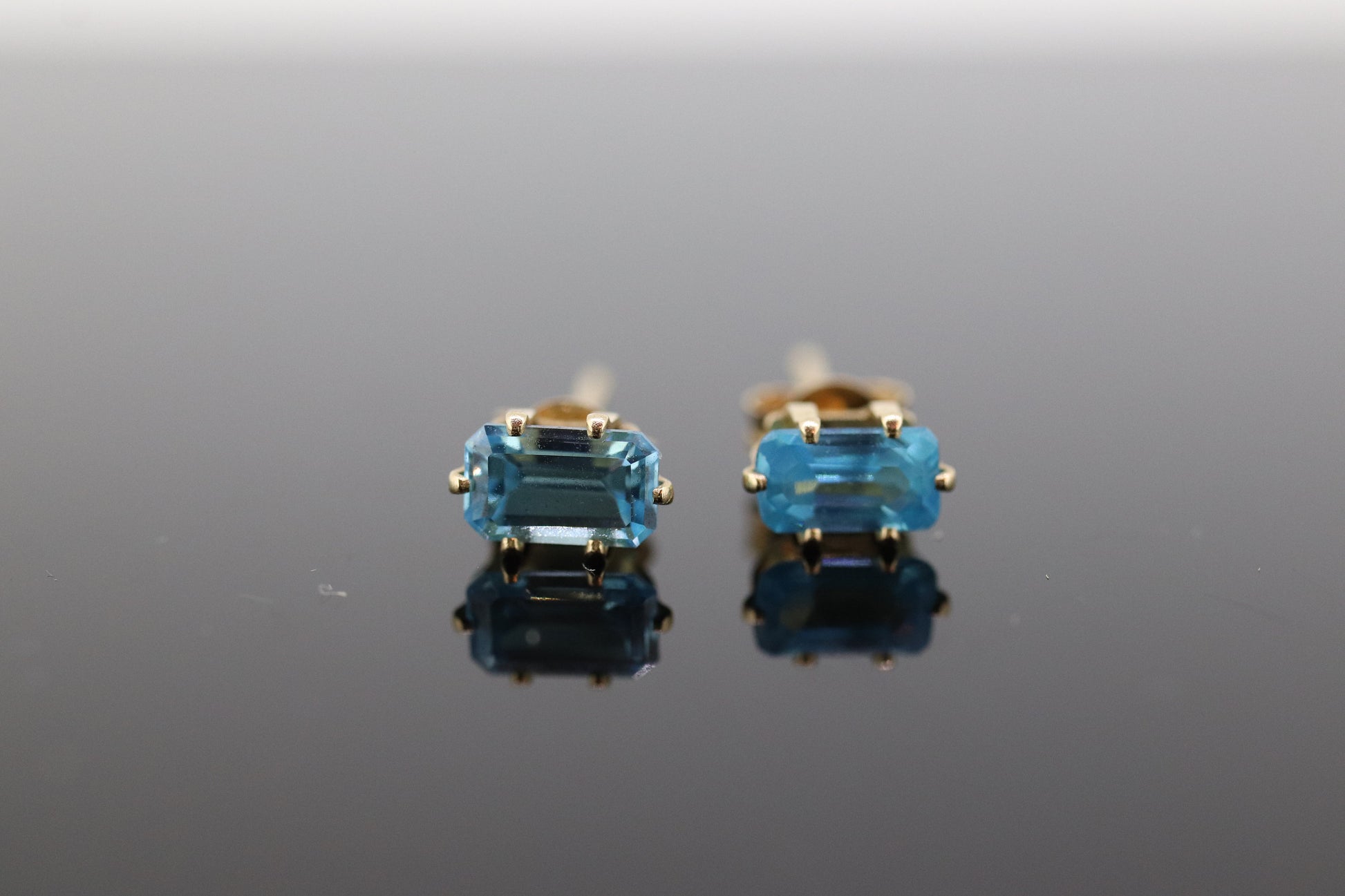 14k Blue TOPAZ Rectangle cut stud earrings. Dainty Blue Topaz Studs. st(40)