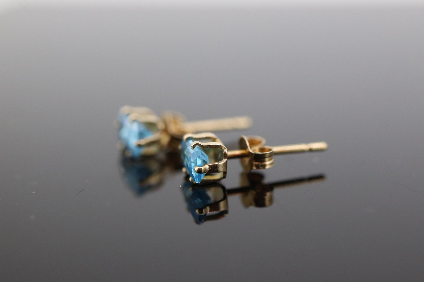 14k Blue TOPAZ Rectangle cut stud earrings. Dainty Blue Topaz Studs. st(40)