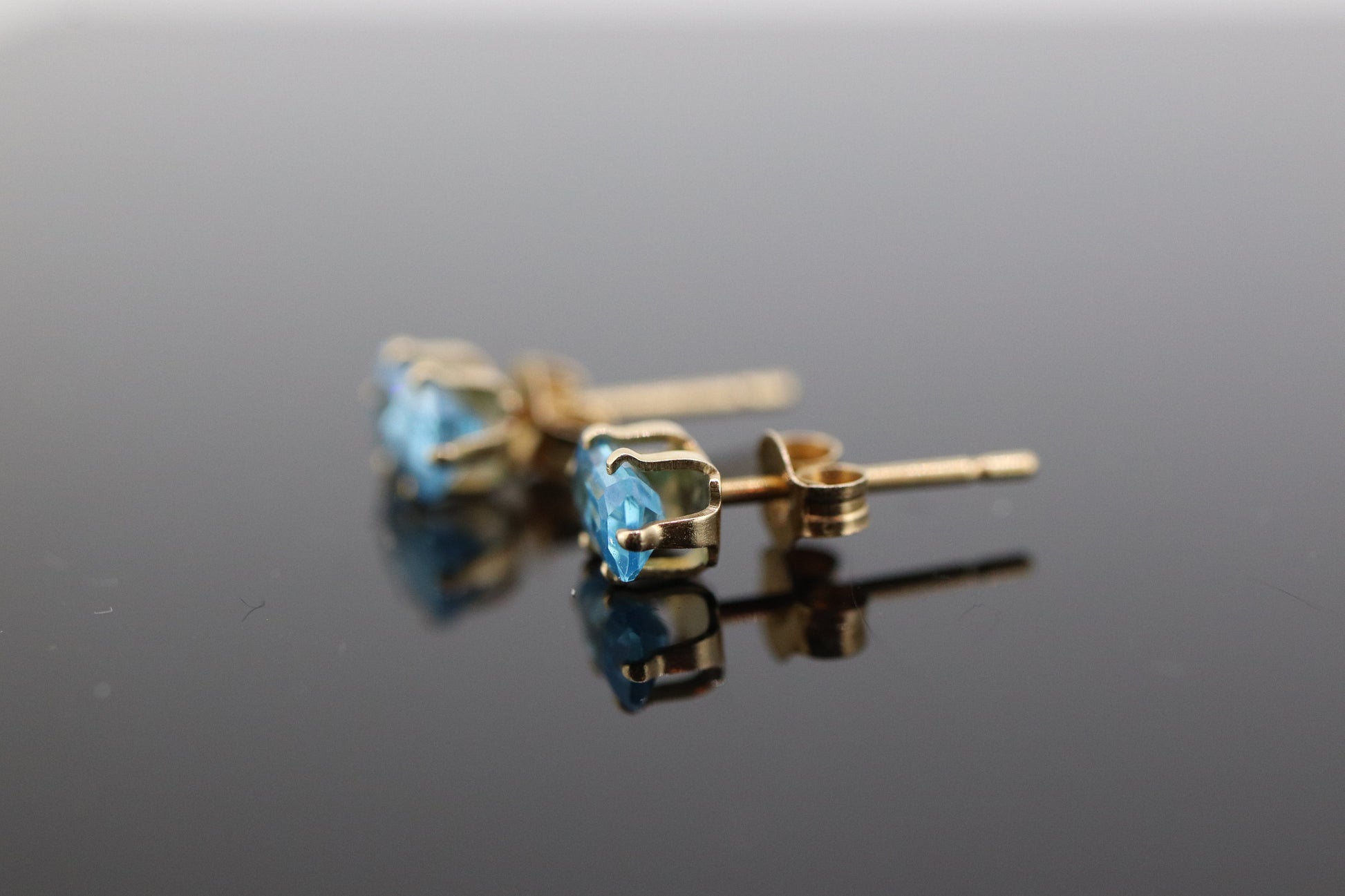 14k Blue TOPAZ Rectangle cut stud earrings. Dainty Blue Topaz Studs. st(40)