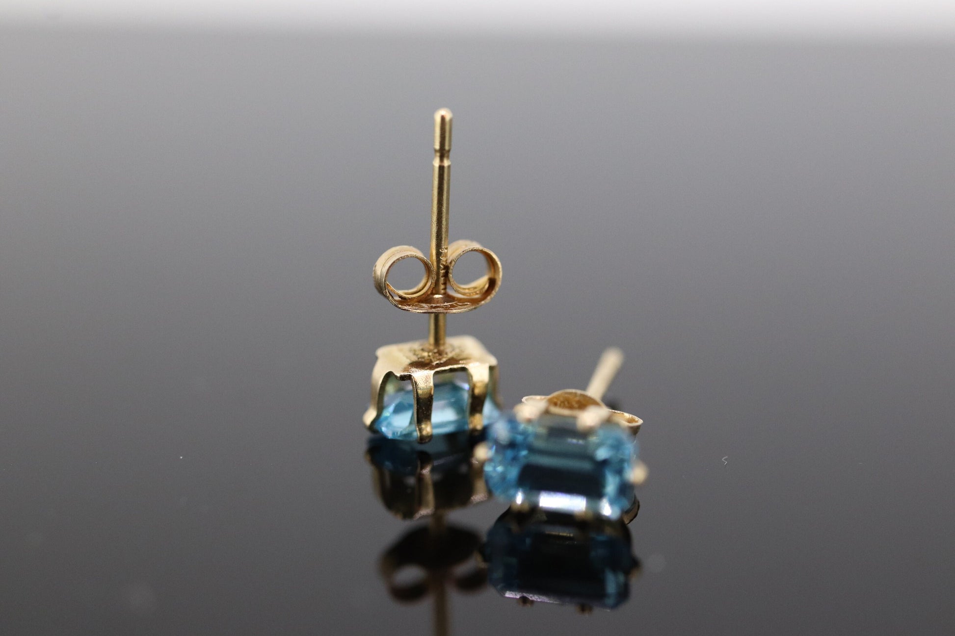 14k Blue TOPAZ Rectangle cut stud earrings. Dainty Blue Topaz Studs. st(40)