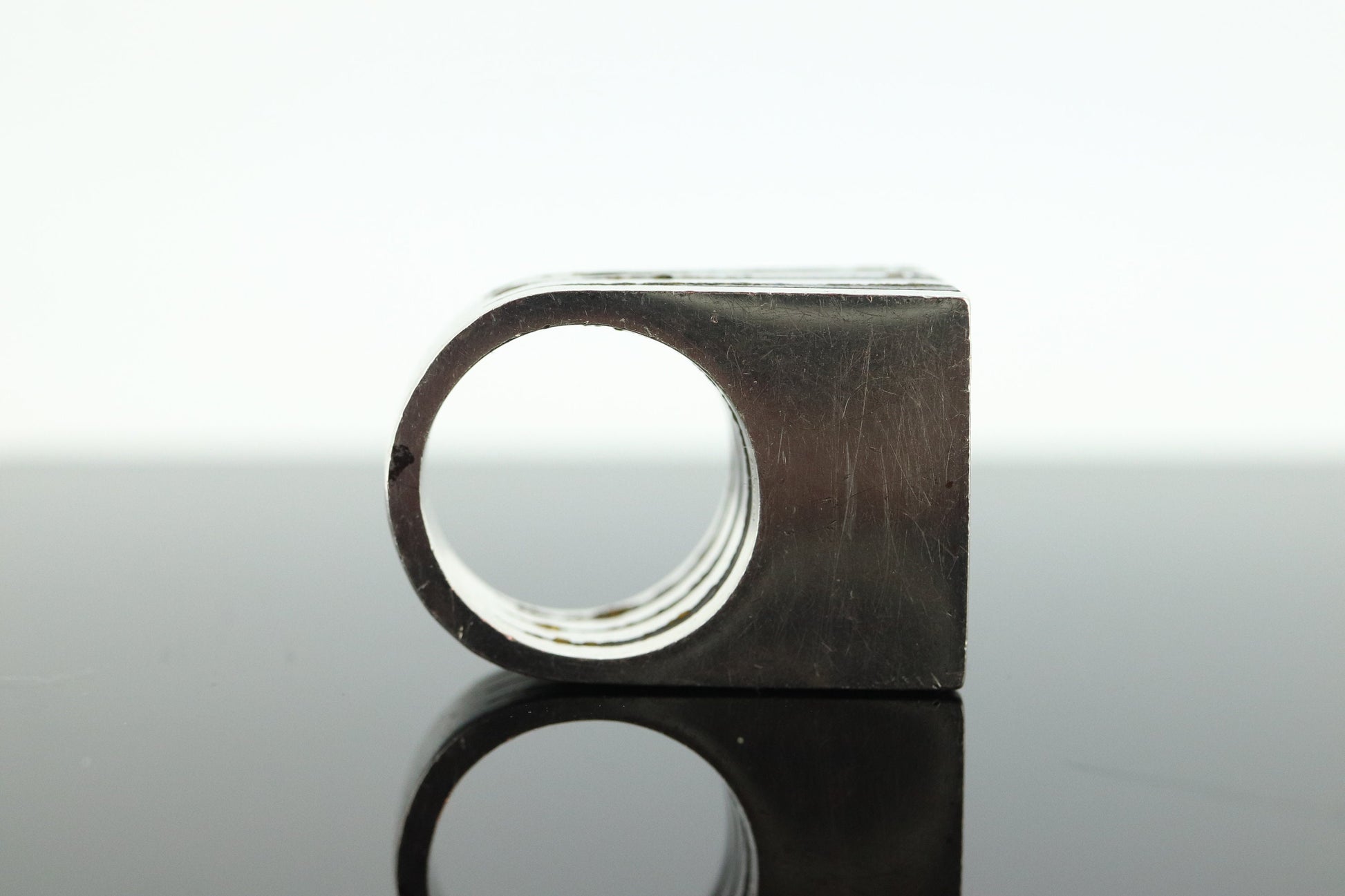 PUIG DORIA MODERNIST Ebony and sterling Silver 925 Heavy Square Signet Rings. (st114)