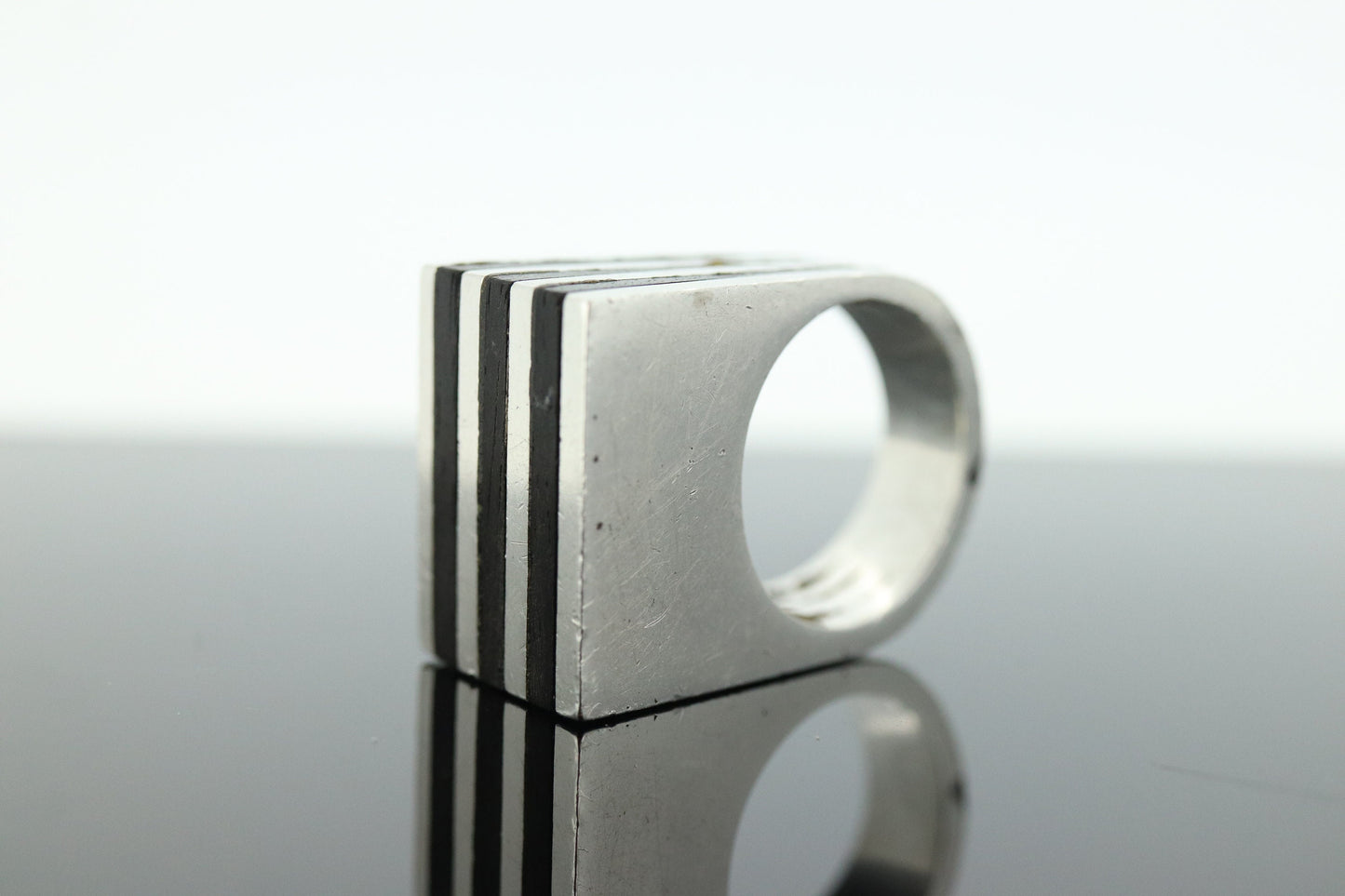 PUIG DORIA MODERNIST Ebony and sterling Silver 925 Heavy Square Signet Rings. (st114)