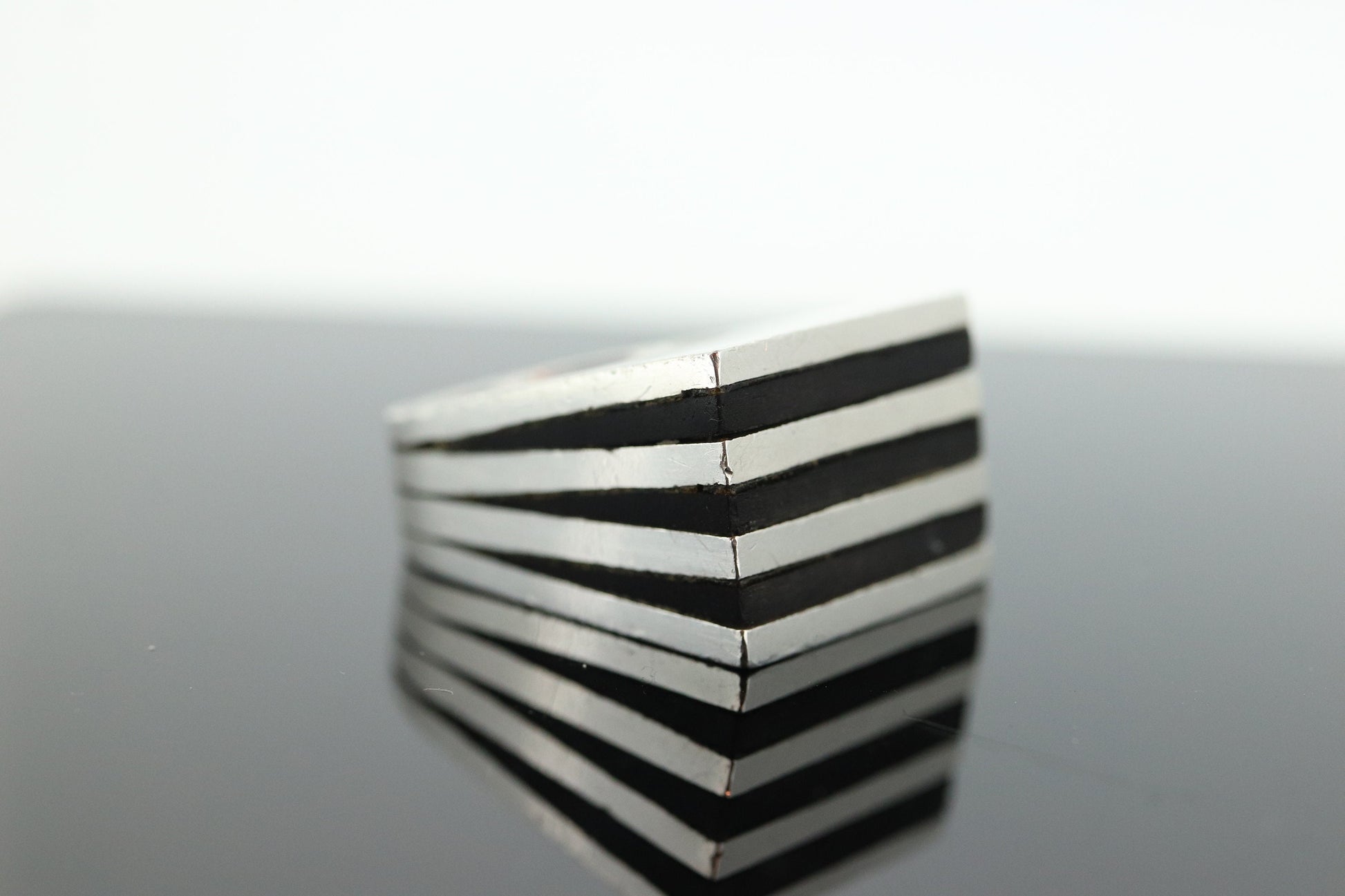 PUIG DORIA MODERNIST Ebony and sterling Silver 925 Heavy Square Signet Rings. (st114)