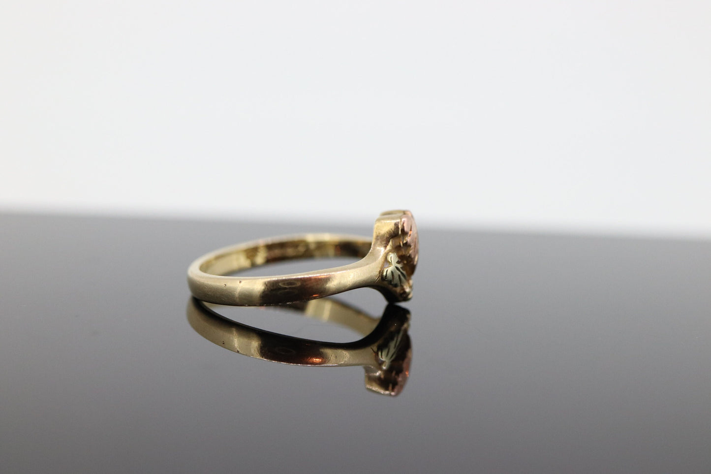 Black Hills Gold Ring. 10k Black Hills Gold wedding band. Vintage Black Hills gold. st(95)