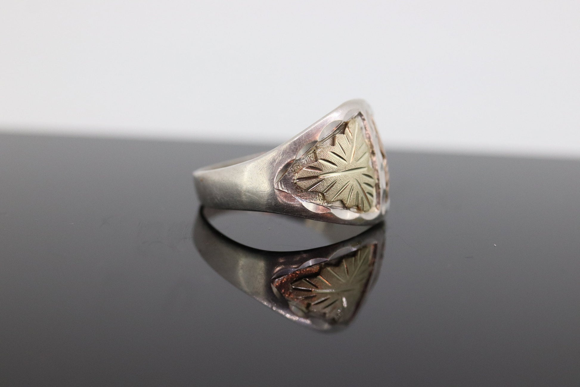 Black Hills Gold Sterling Silver Band. 10k Black Hills Gold Inlays ring.sz12. st(72)