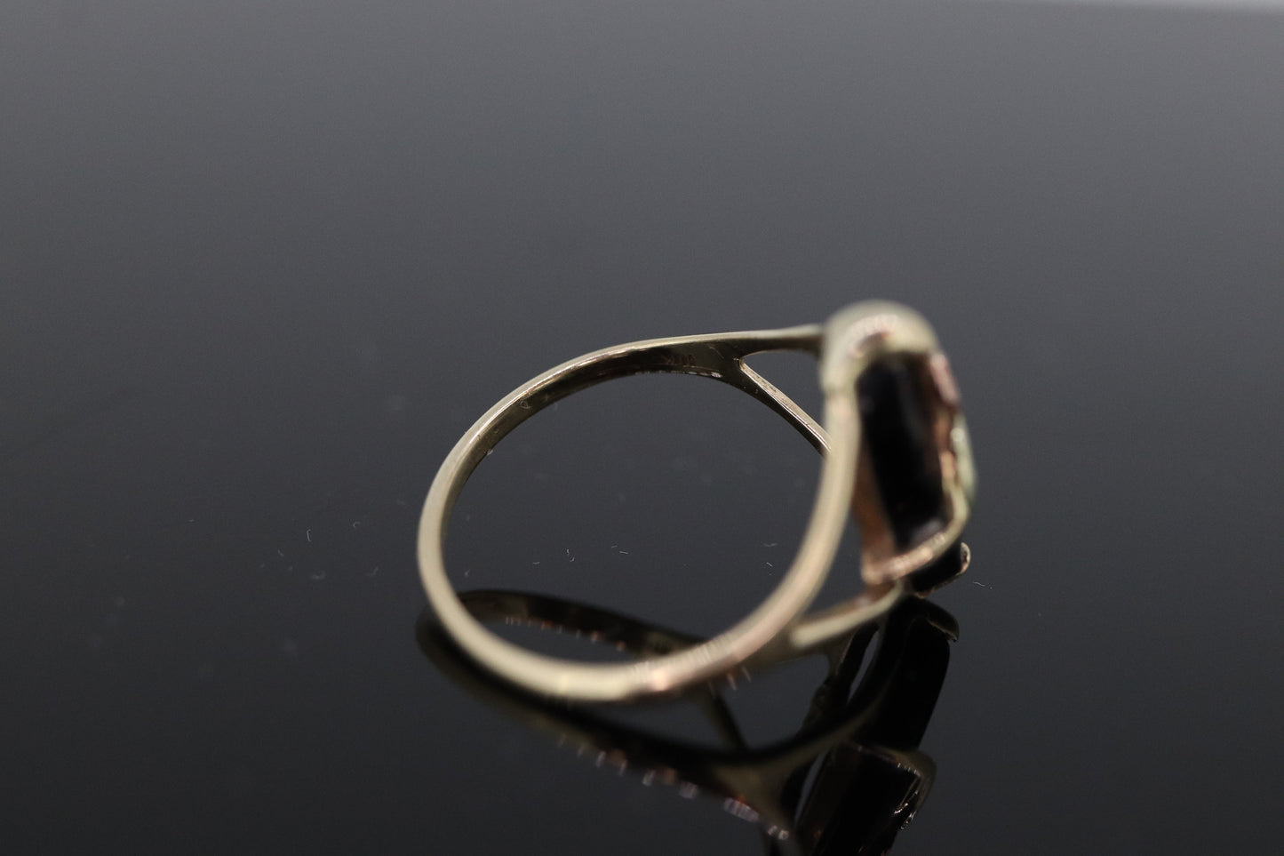 Black Hills Gold Ring. 10k Onyx Black Hills Gold Mens Statement Ring. sz 6 (60)