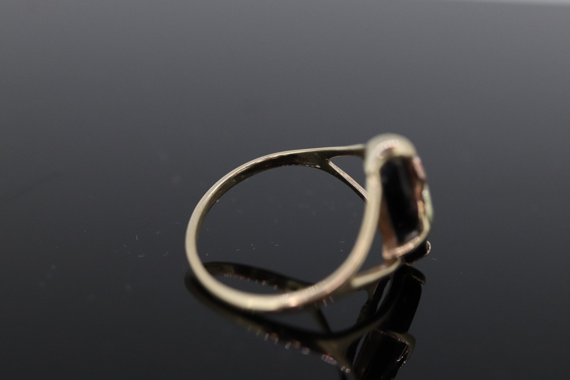 Black Hills Gold Ring. 10k Onyx Black Hills Gold Mens Statement Ring. sz 6 (60)