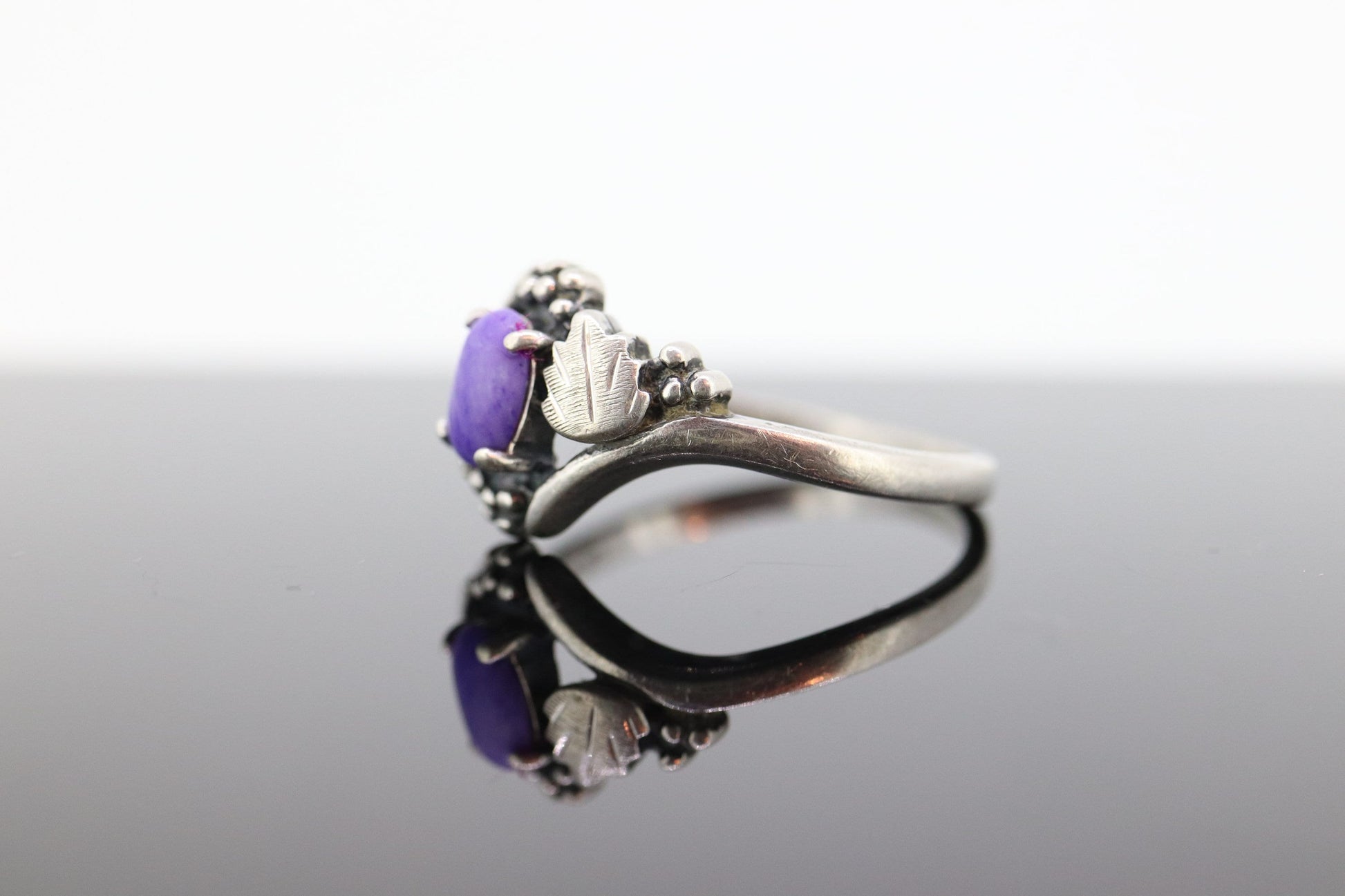 Black Hills Gold Sterling Silver Ring. Purple Sugilite cabochon with 10k inlays band. st(55)