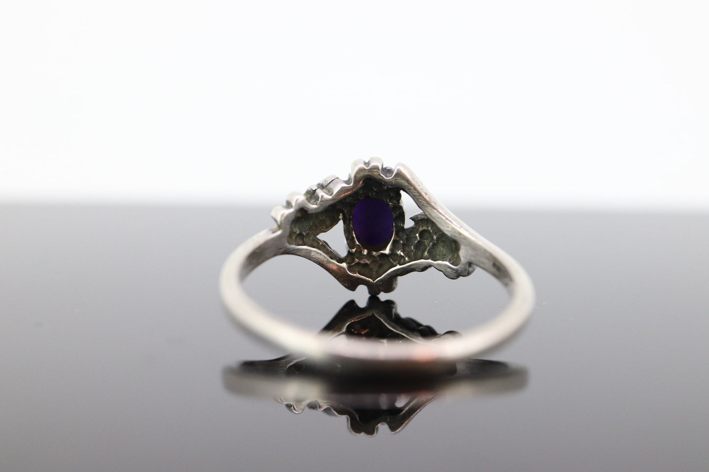 Black Hills Gold Sterling Silver Ring. Purple Sugilite cabochon with 10k inlays band. st(55)