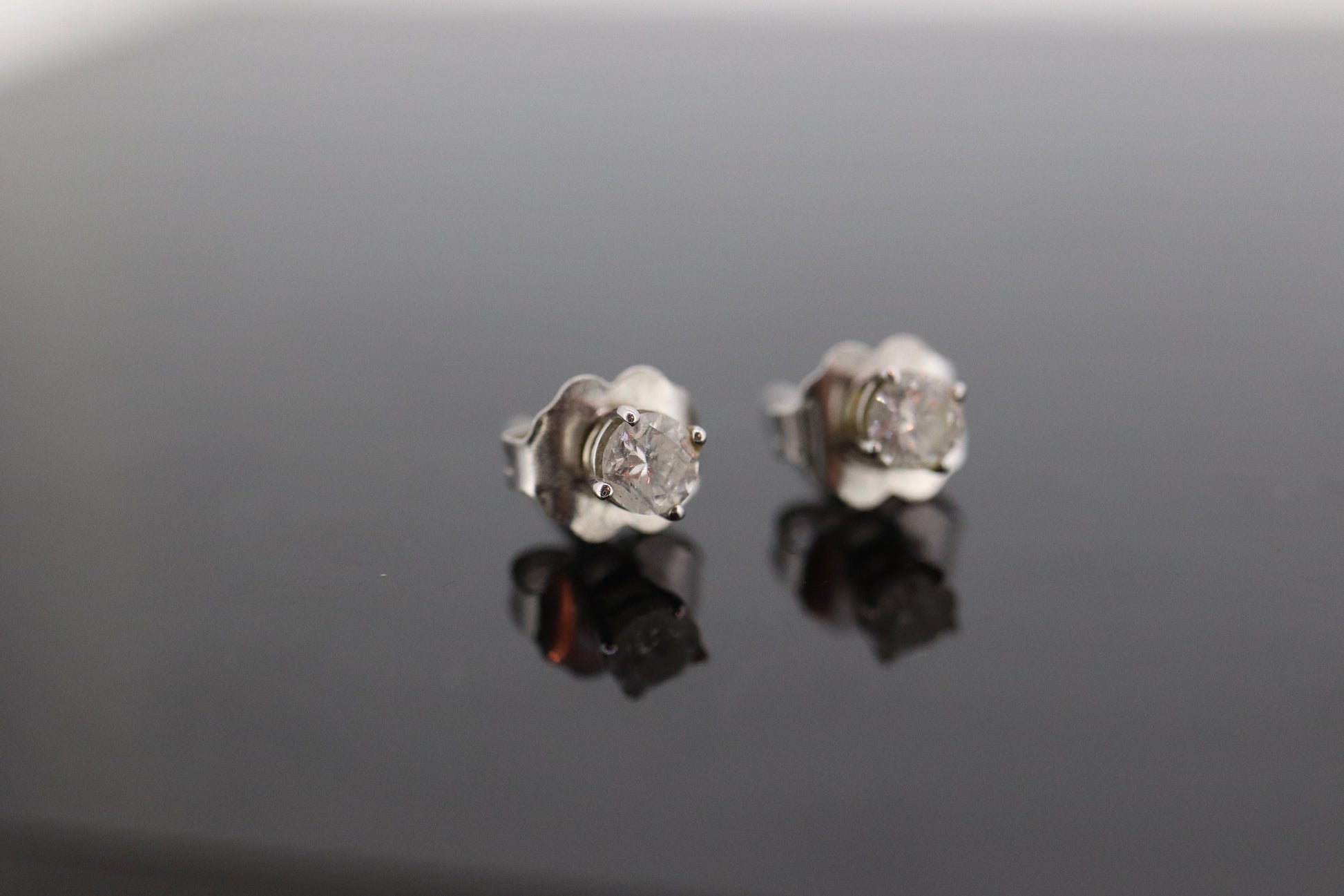 14k Diamond studs 14k gold earrings. 14k White Gold Diamond Solitaire earrings. st(80/50(33)