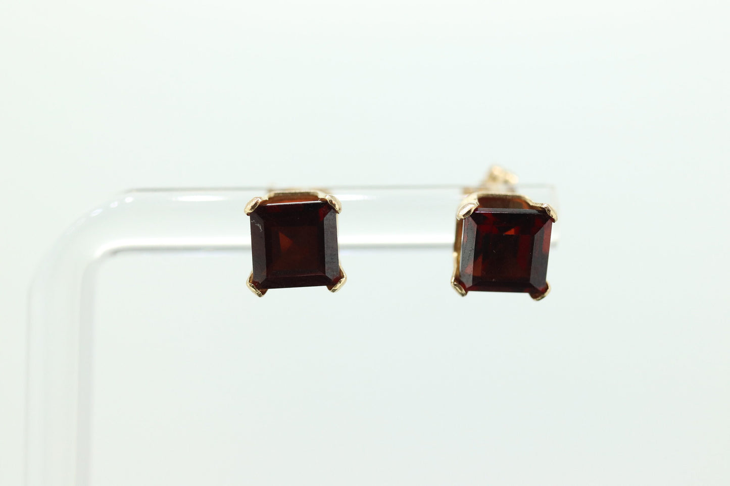 Princess GARNET 14k Gold Stud Earrings. Square Garnet studs earrings. (st67)