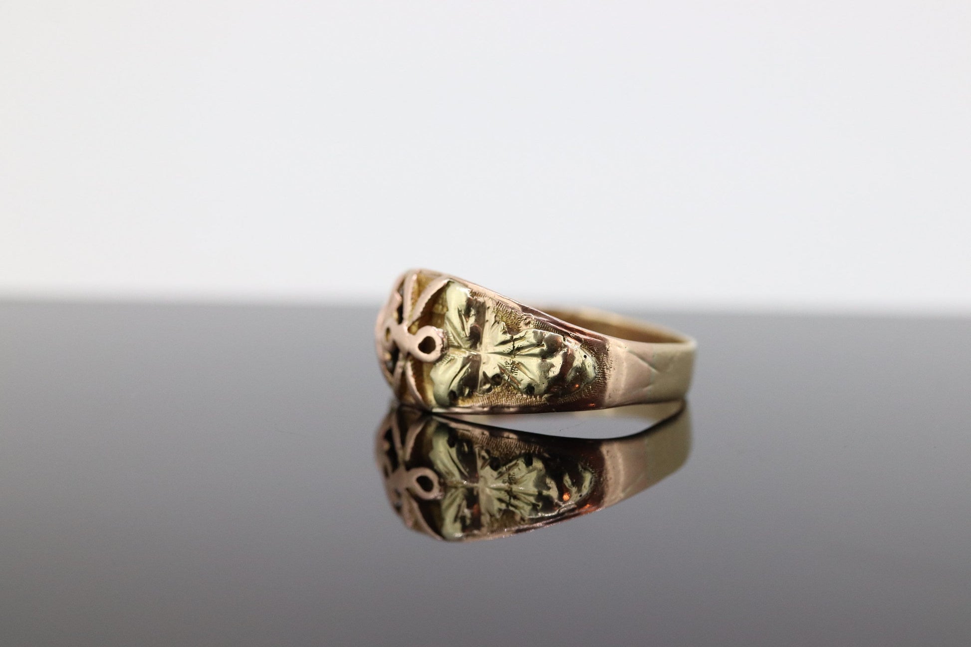 Black Hills Gold Ring Mens. Heavy 10k Multi-Tone Black Hills Gold Thick BAND. Sz 14 ST(167)