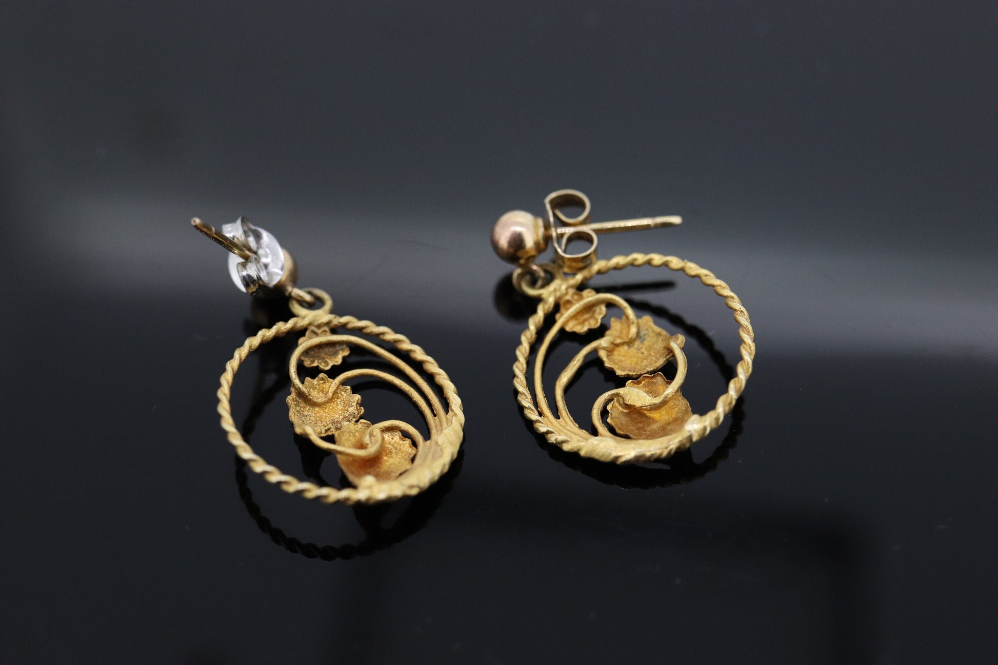 Black Hills Gold Dangle earrings. Black Hills Vine Leaves Dangle earrings st(66)