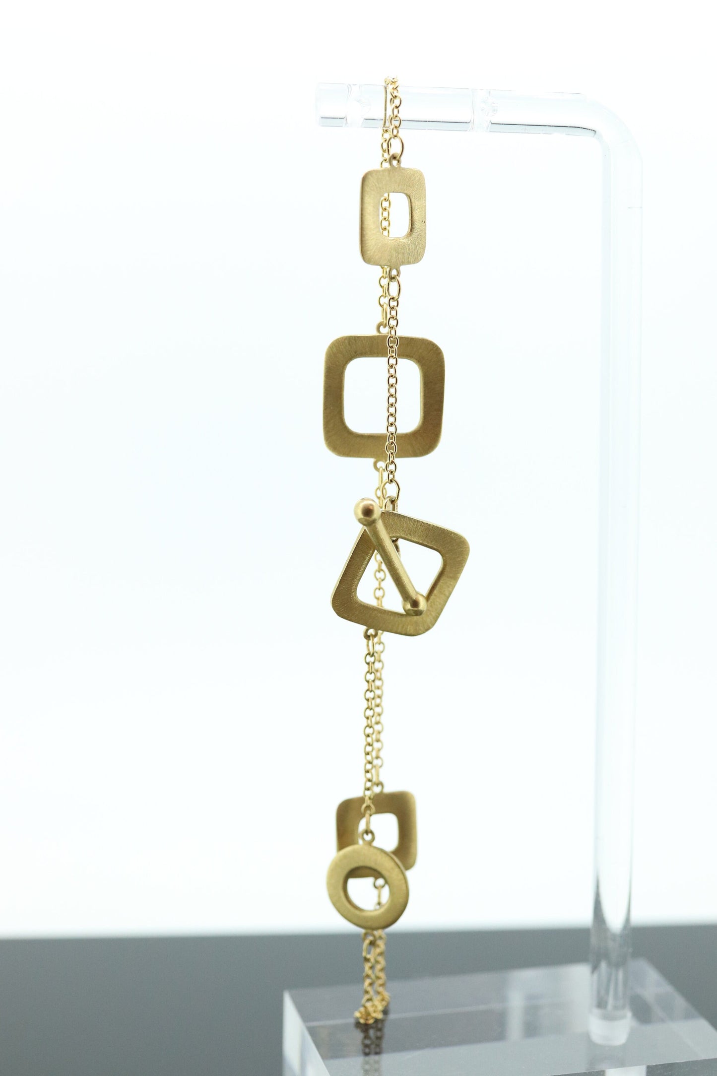 Roberto Coin 18k Yellow Gold Toggle Bracelet. Brushed Square Loop Link Bracelet. Roberto Coin Chain Bracelet. st(4/16)