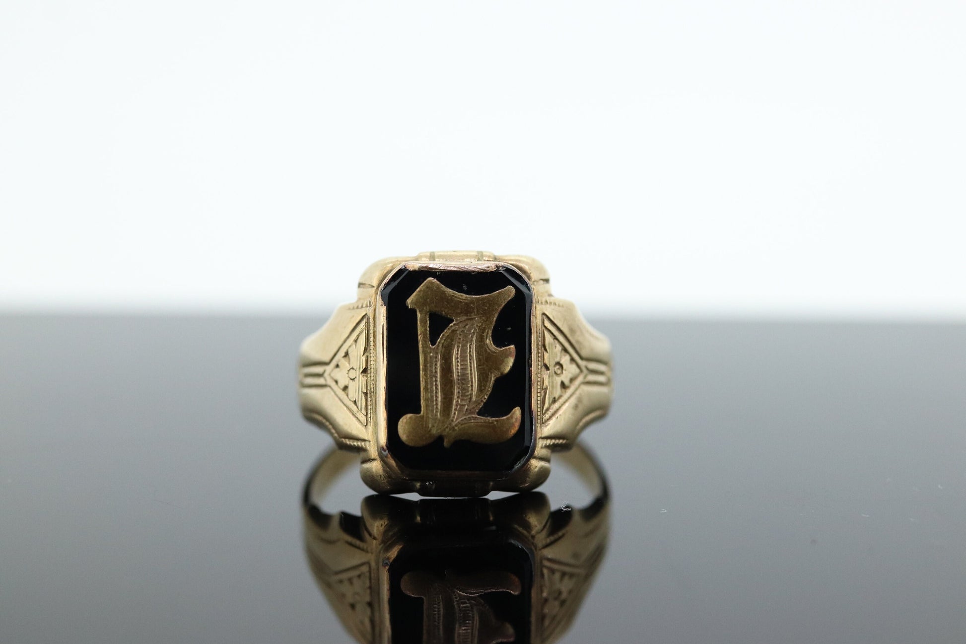 10k ONYX L I or E ring. 10k Letter L or E statement ring. Calligraphy L or E initial Men or Women ring. st(86)