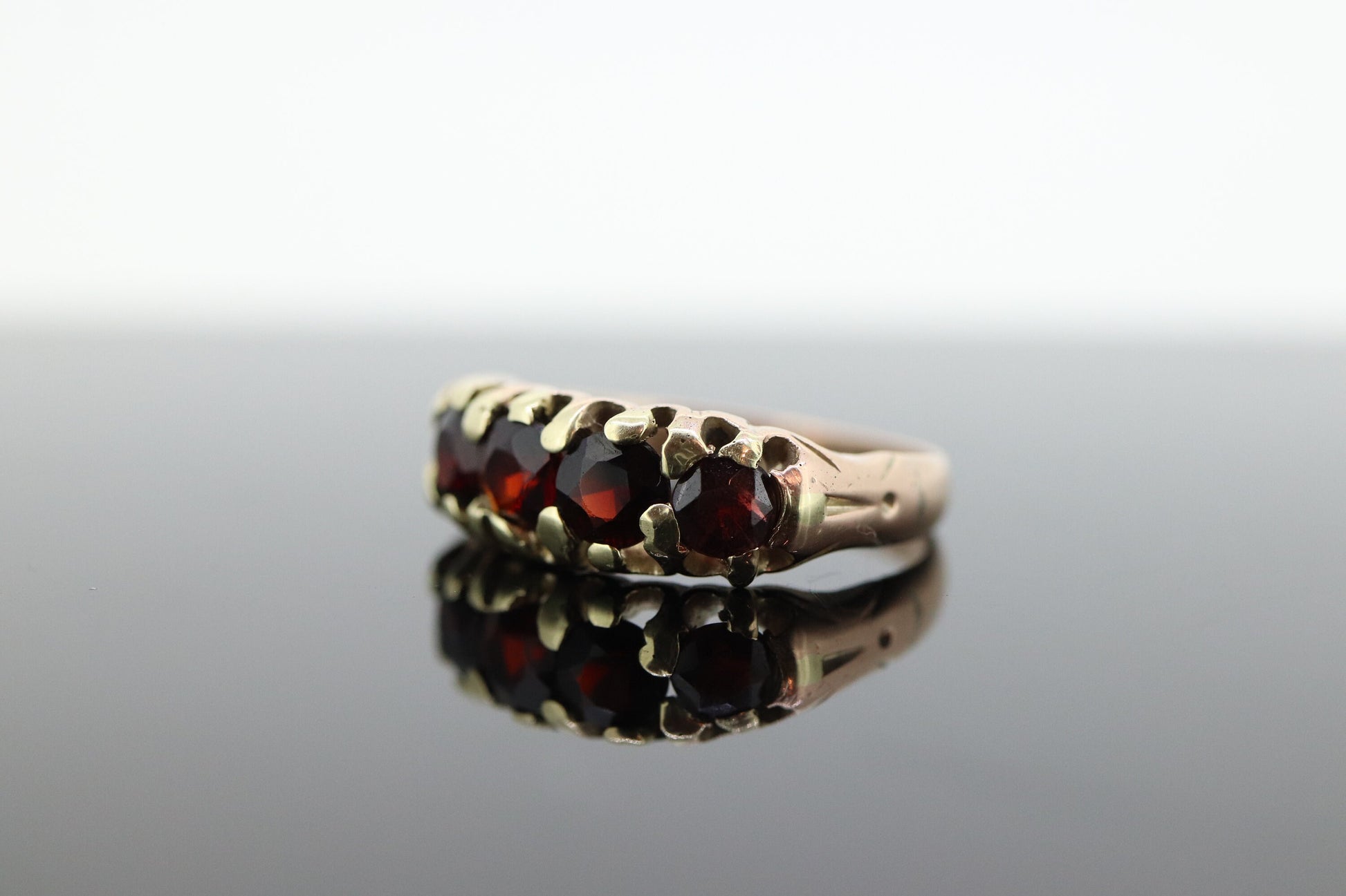 Antique Victorian 9k 375 Garnet Cluster ring. 9k Yellow Gold UK Chester 1905. st(104)