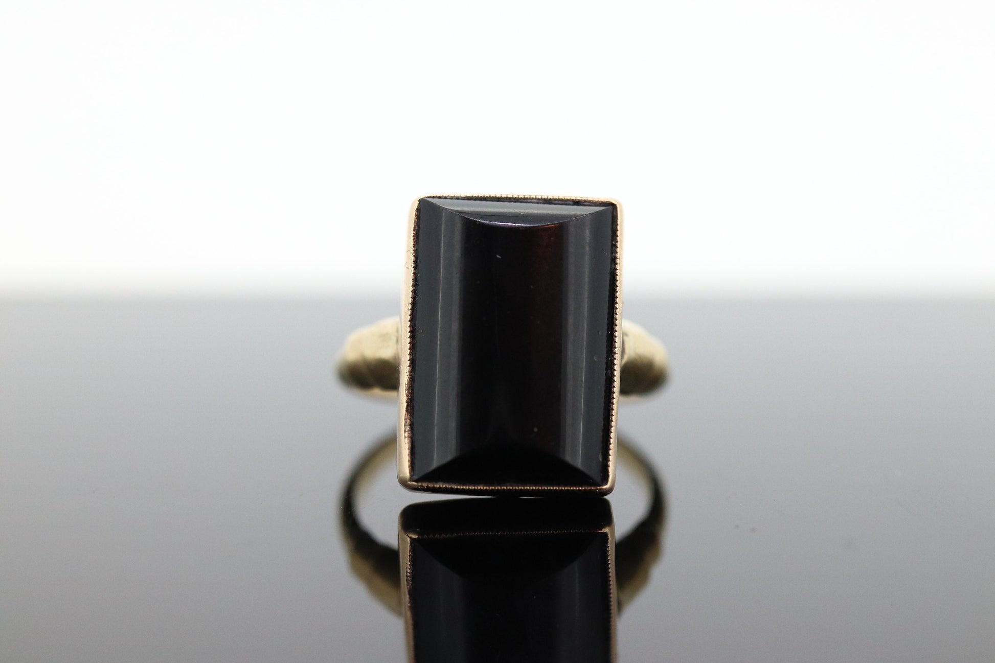 10k ONYX Cabochon ring. Rectangle Onyx bezel set victorian mourning ring. PSCO. st(105)