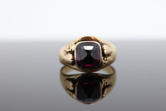 Antique Black Hills Gold ring. 10k Pyramid Garnet Black Hill Ring. Black Hills GARNET Antique. st(104)