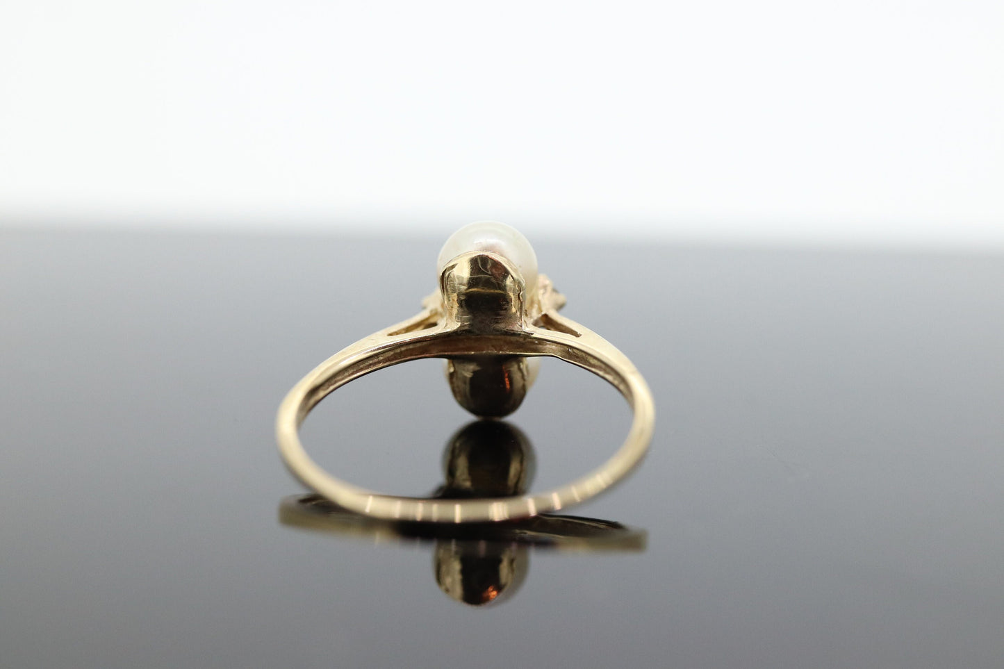 10k Twin Pearl and Diamond ring. 10k Yellow gold Solitaire ring with AKOYA pearl. st(92)