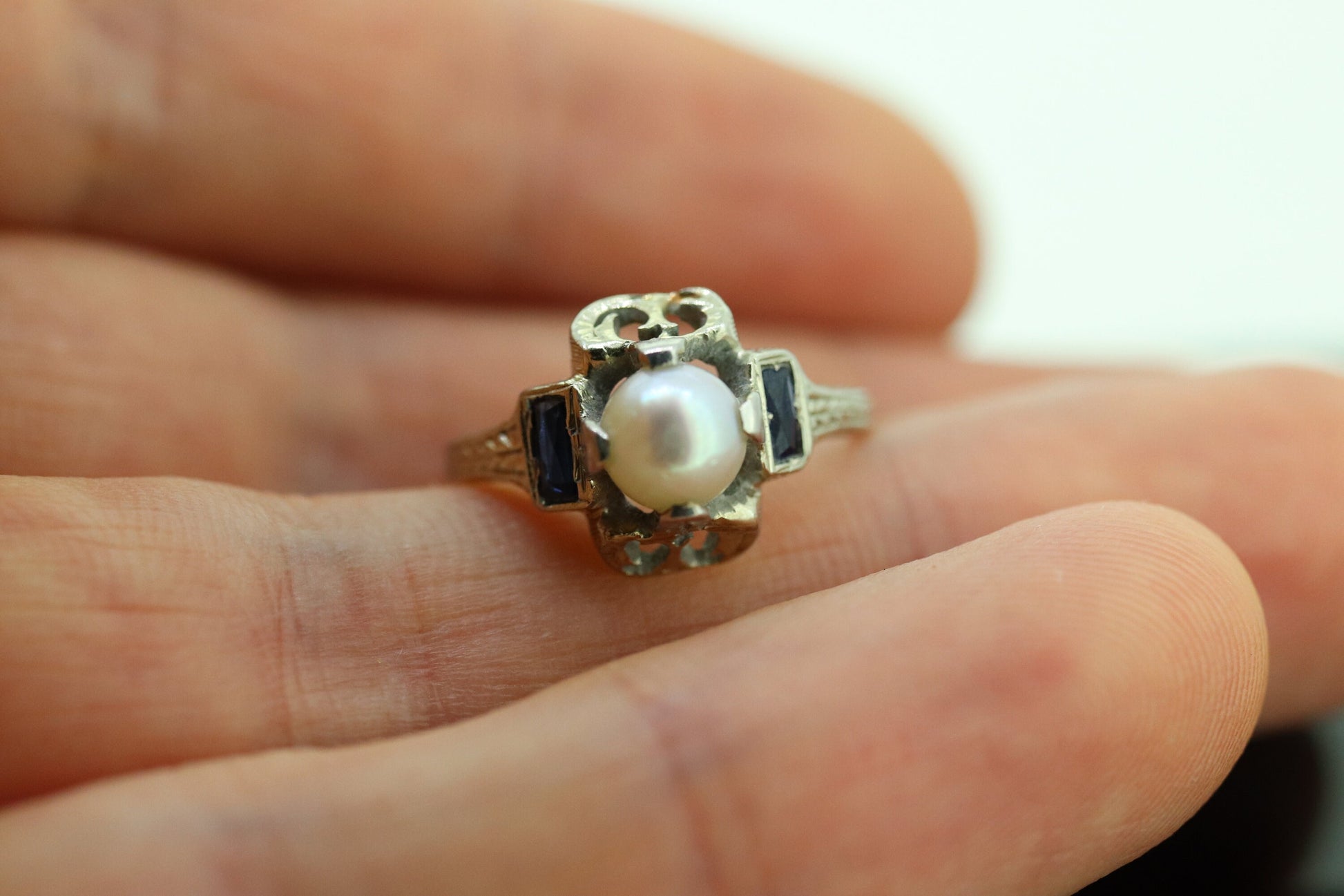 Antique Pearl Sapphire ring. 20k white gold engraved Open ring. 1920s 20k Gold Engraved band. st(276)