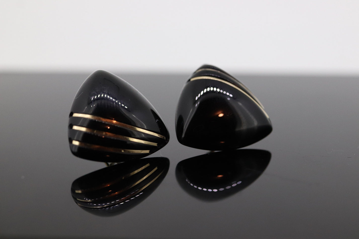 14k Carved Onyx Triangle Earrings. Carved Gemstone Onyx Gold Inlay stud earrings. st(37)