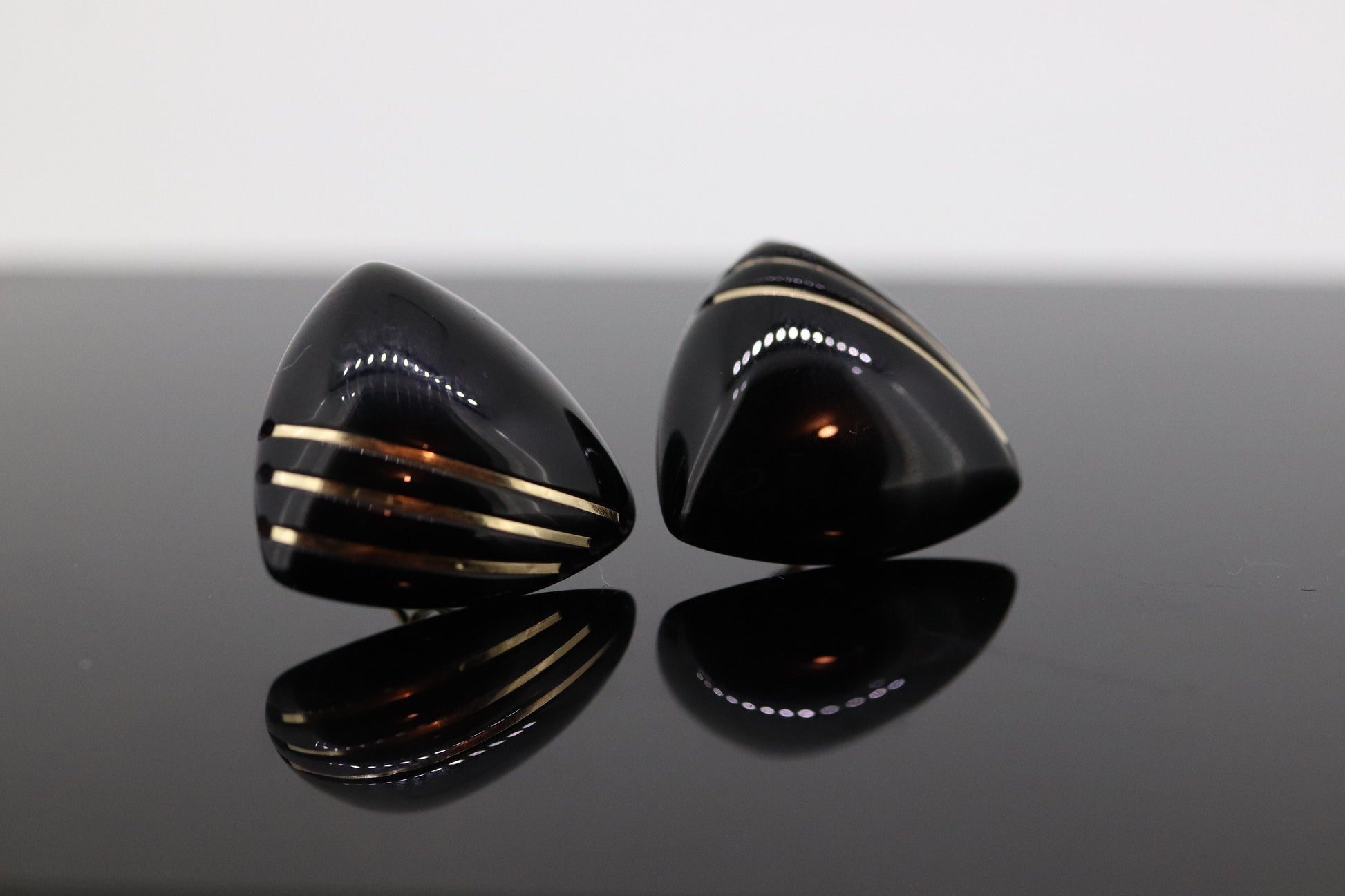 14k Carved Onyx Triangle Earrings. Carved Gemstone Onyx Gold Inlay stud earrings. st(37)