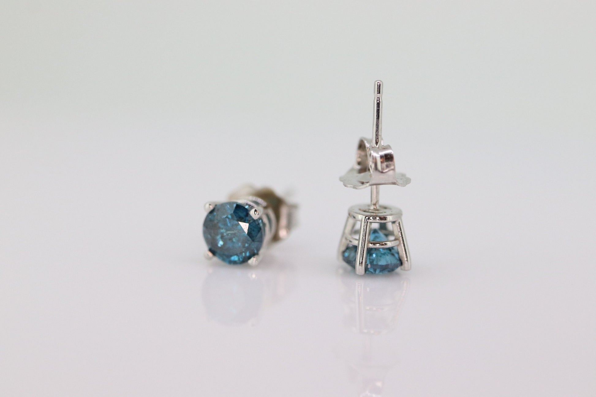 14k Diamond BLUE studs 1ctw earrings. 14k white gold BLUE Diamond Solitaire earrings. Fancy Diamond earrings st(173)