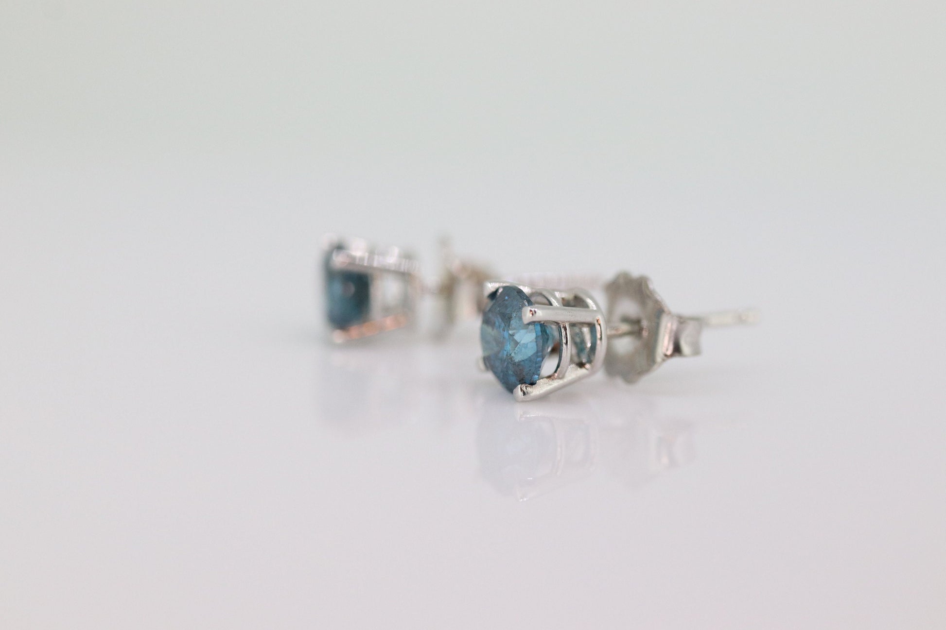 14k Diamond BLUE studs 1ctw earrings. 14k white gold BLUE Diamond Solitaire earrings. Fancy Diamond earrings st(173)