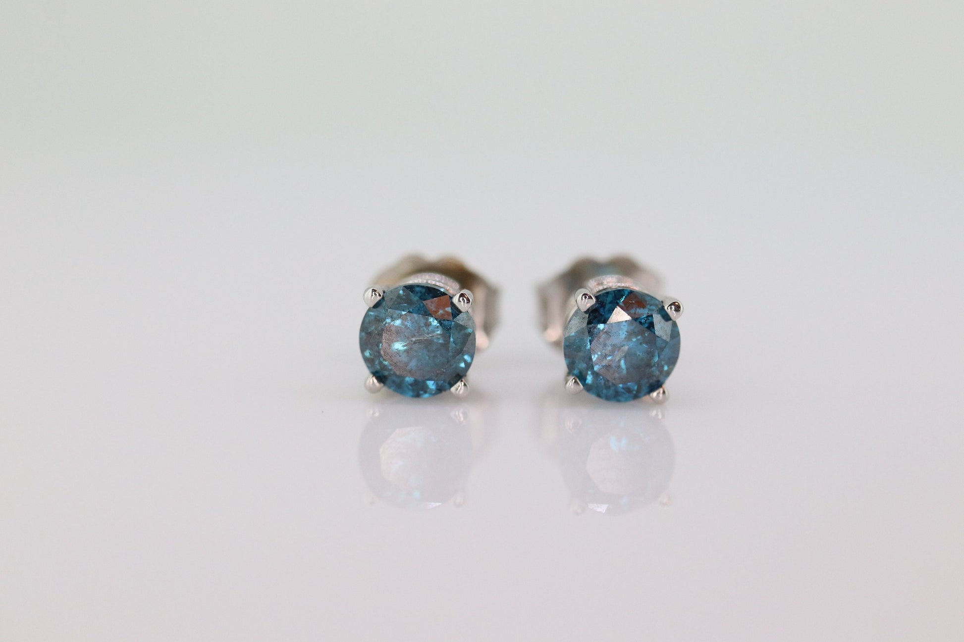 14k Diamond BLUE studs 1ctw earrings. 14k white gold BLUE Diamond Solitaire earrings. Fancy Diamond earrings st(173)